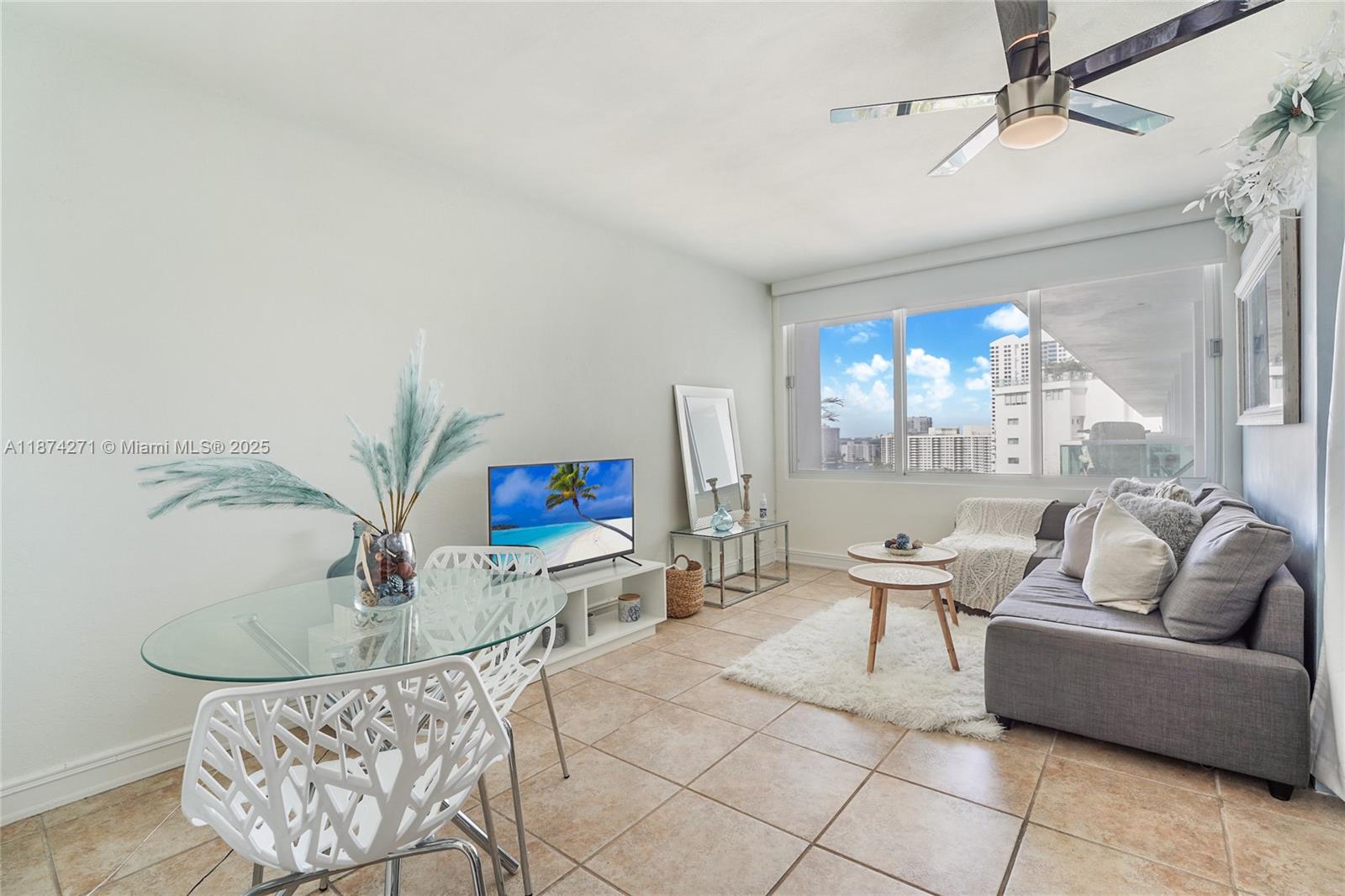 1000 West Ave Unit: PH22