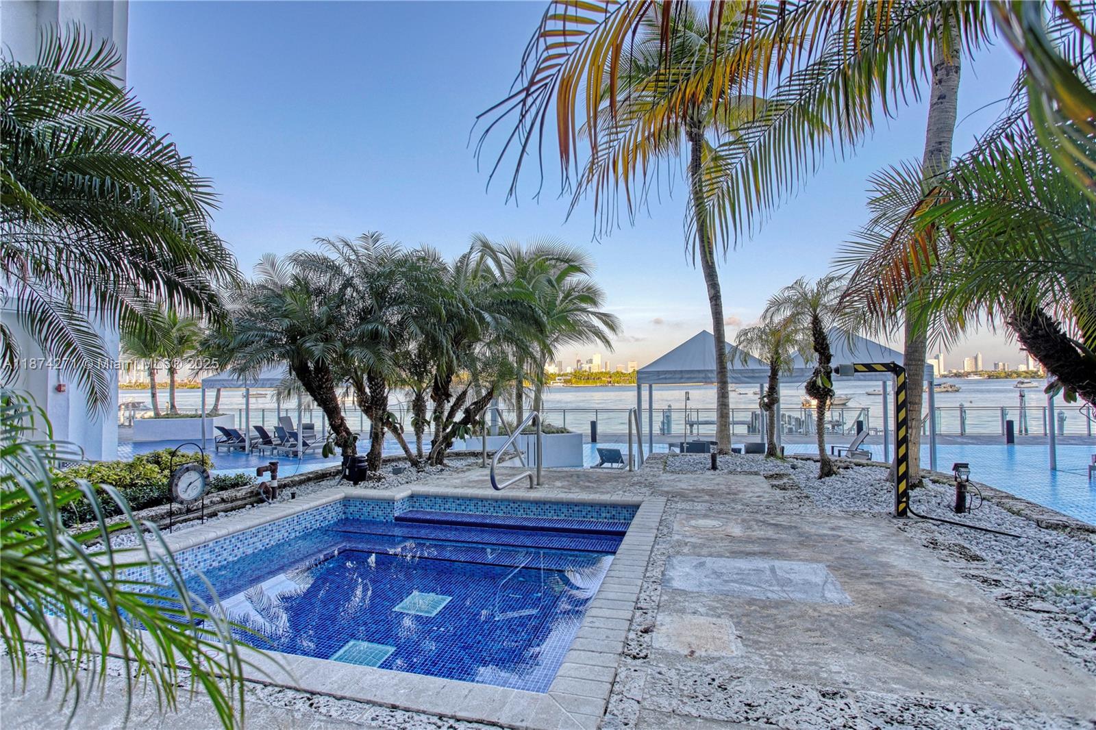 1000 West Ave Unit: PH22
