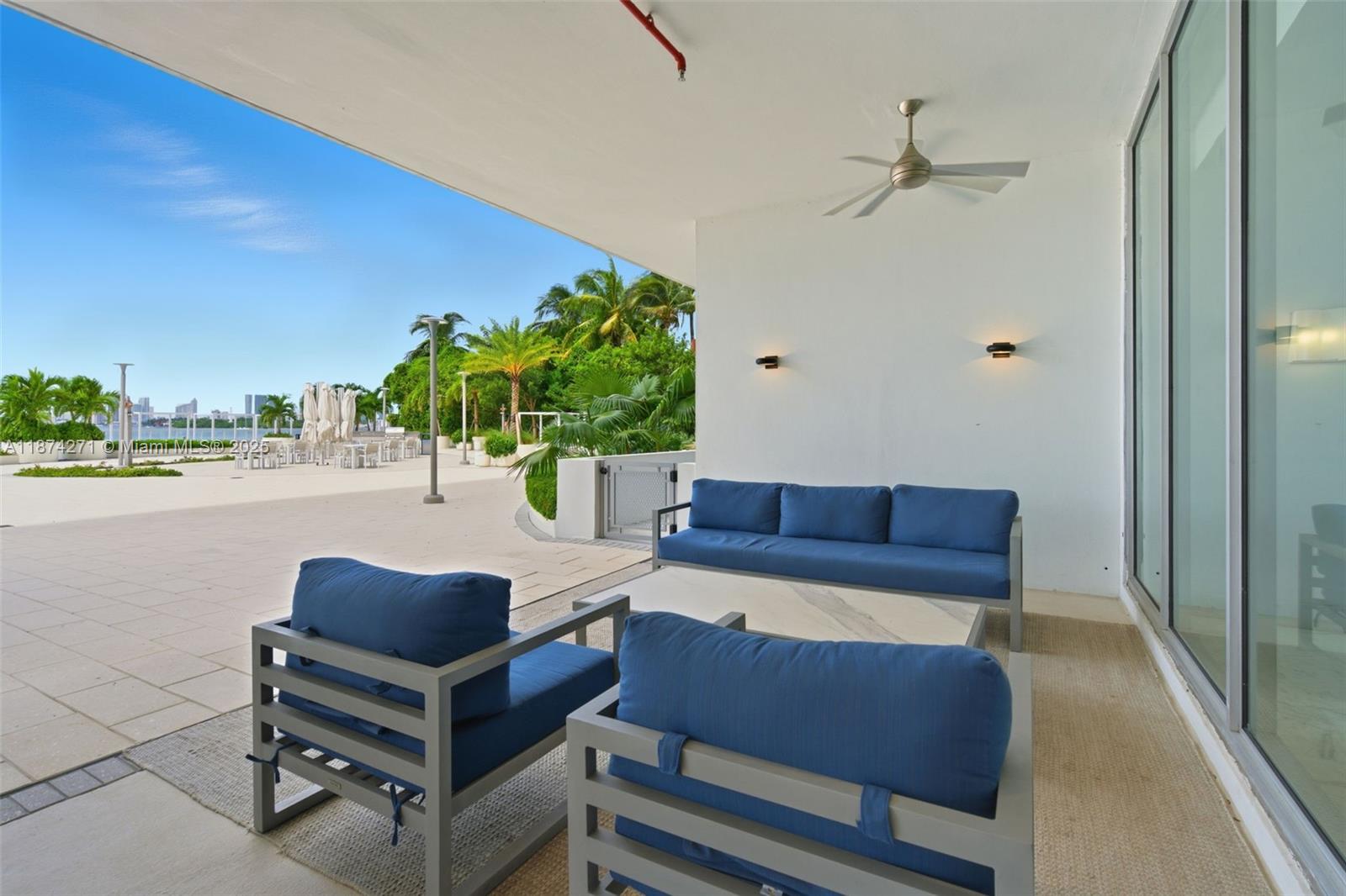 1000 West Ave Unit: PH22
