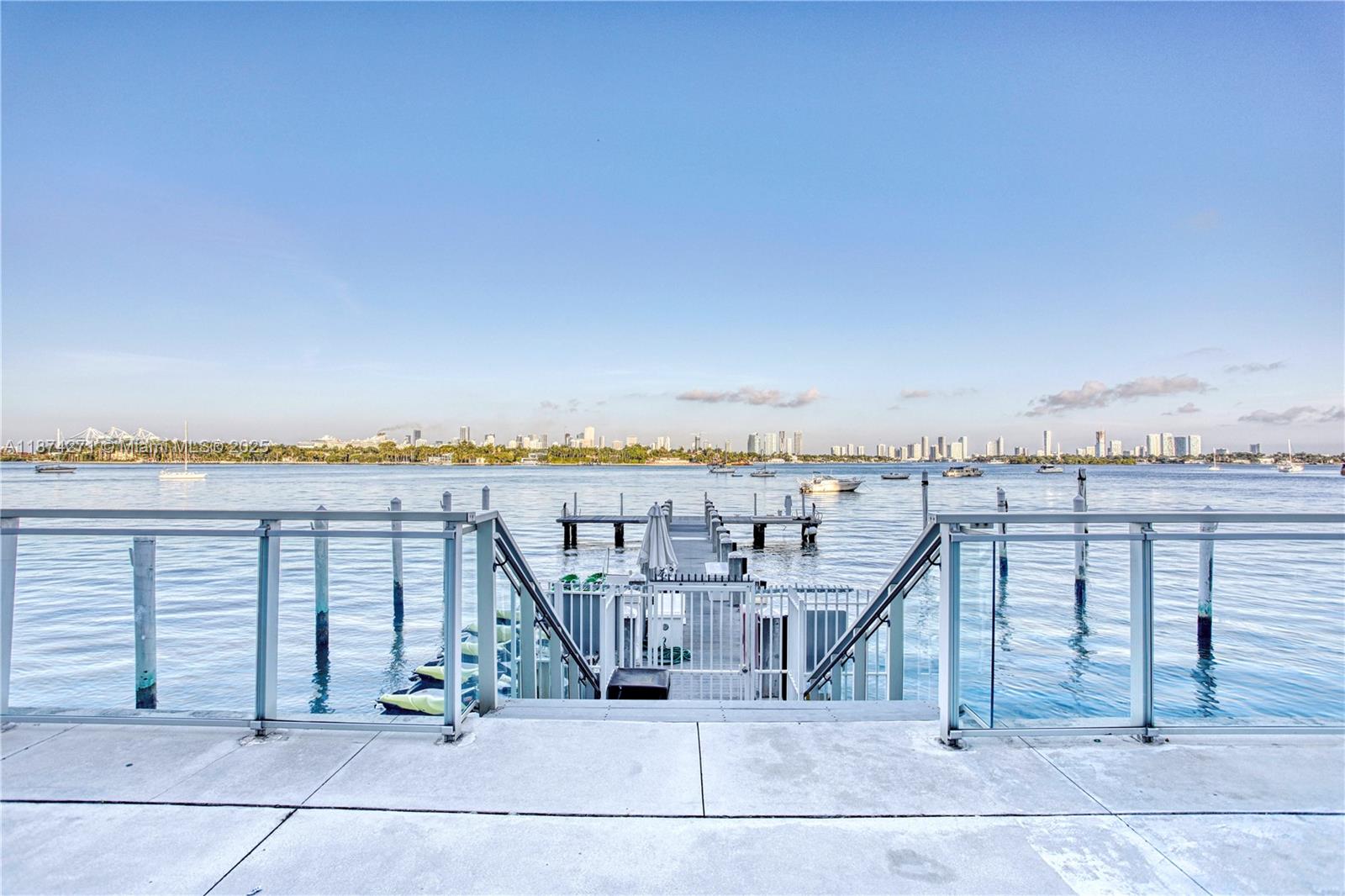 1000 West Ave Unit: PH22