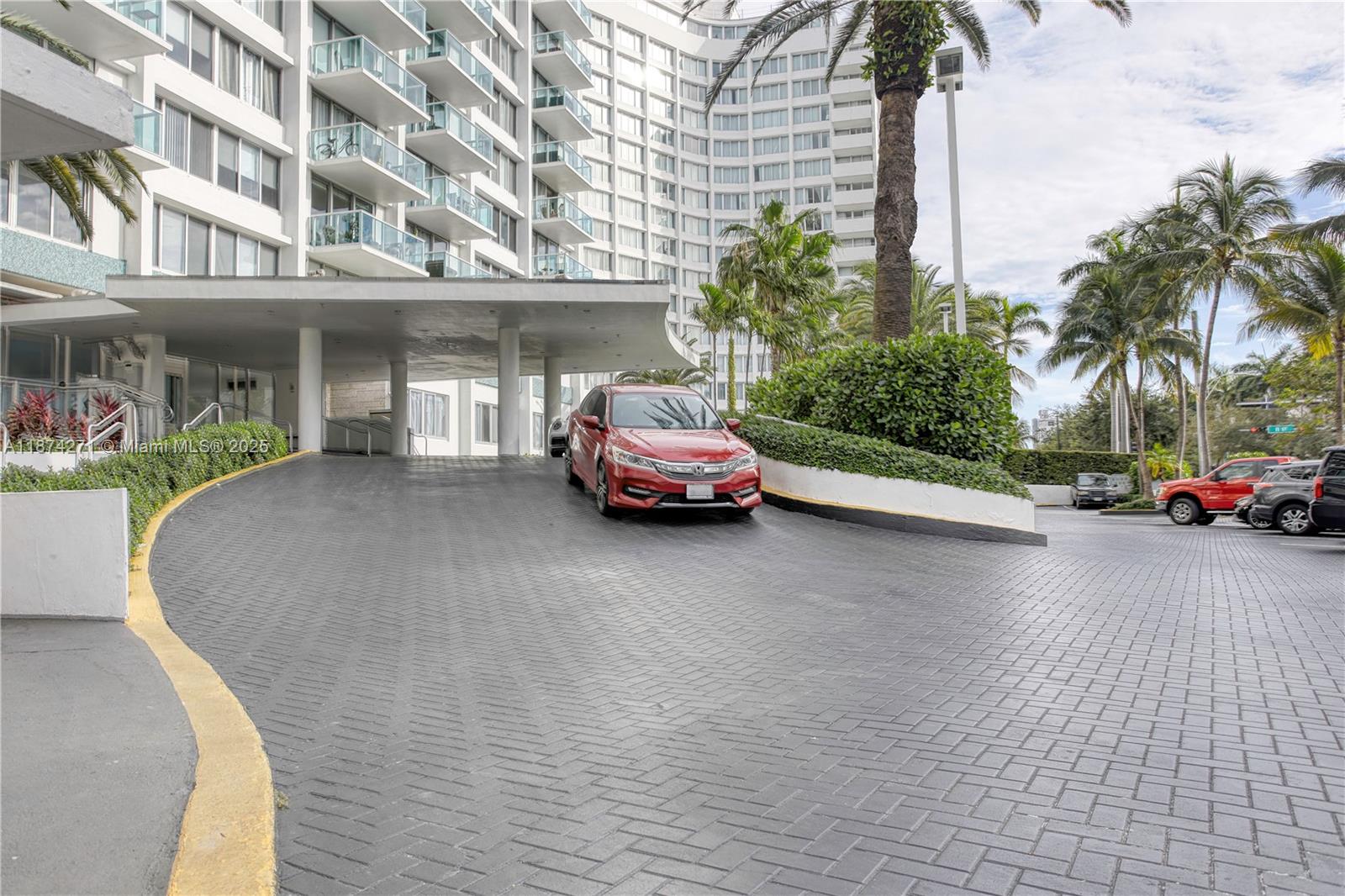 1000 West Ave Unit: PH22