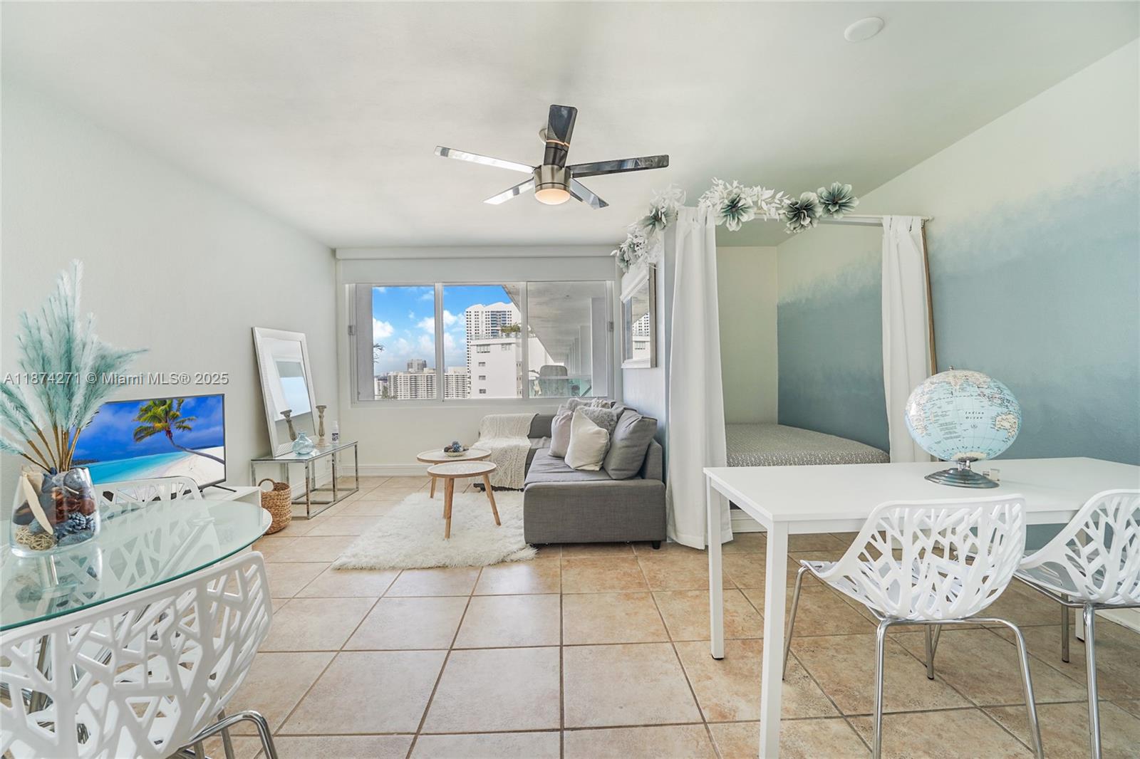 1000 West Ave Unit: PH22