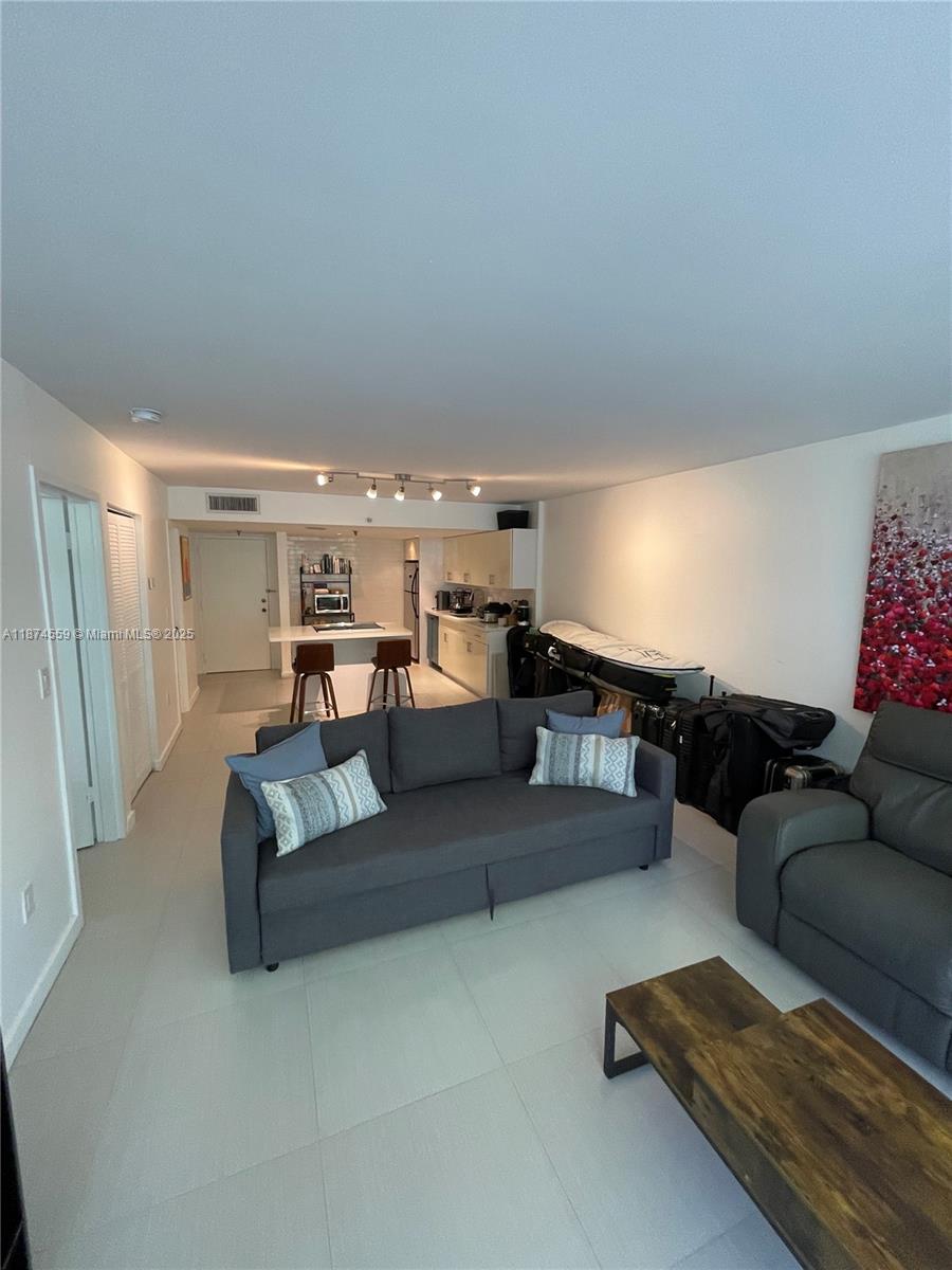 2501 Brickell Ave # 204