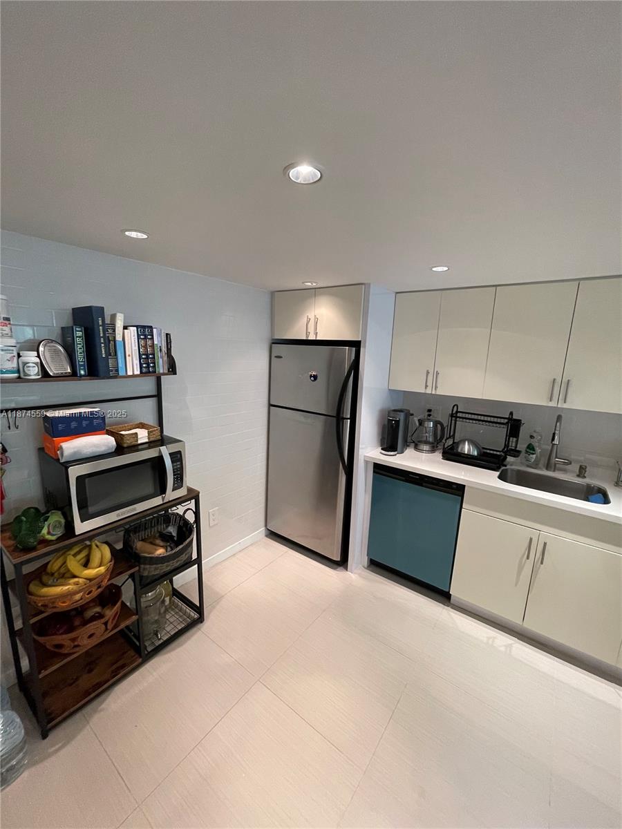 2501 Brickell Ave # 204
