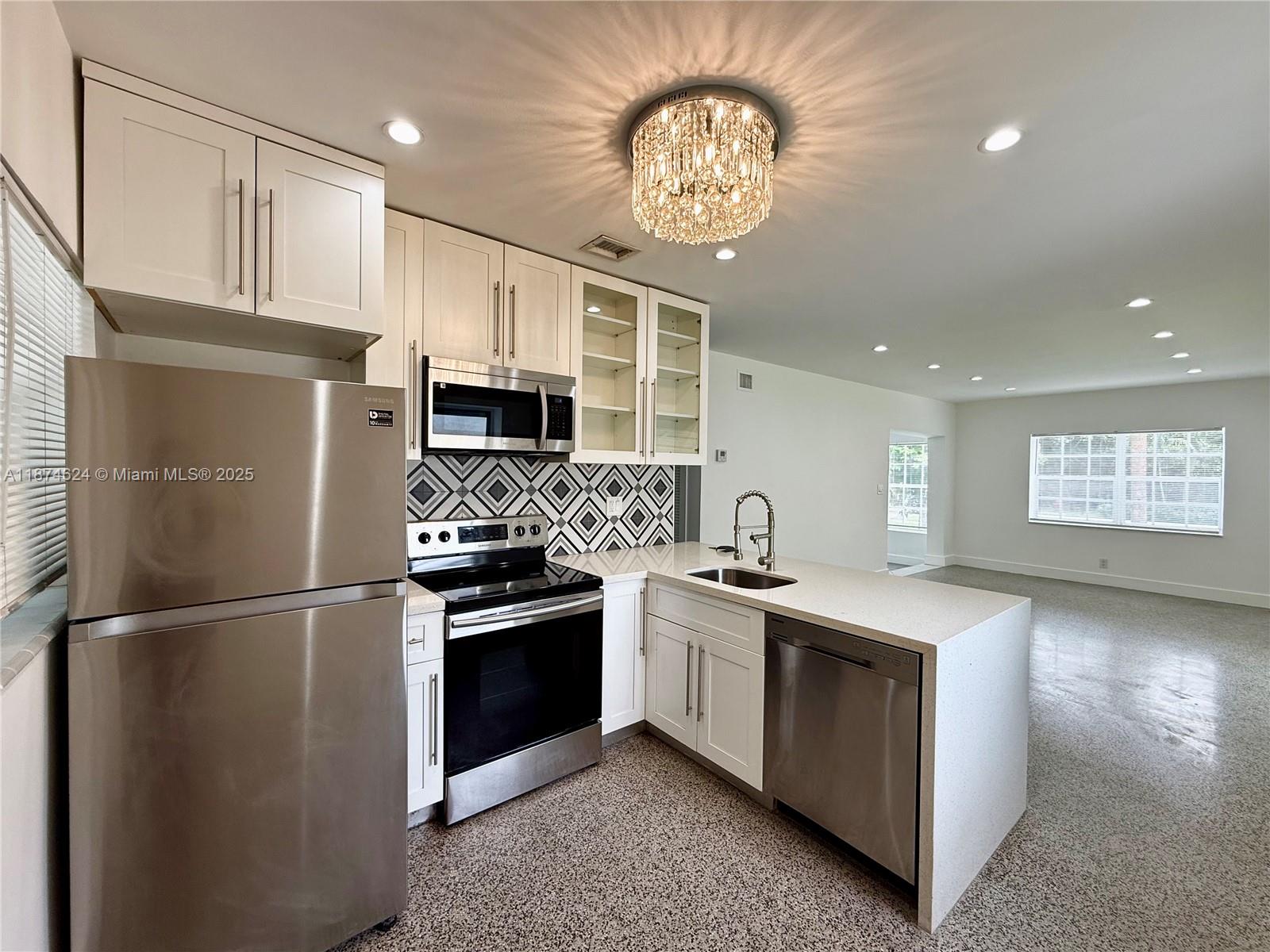 1005 NE 16th Pl