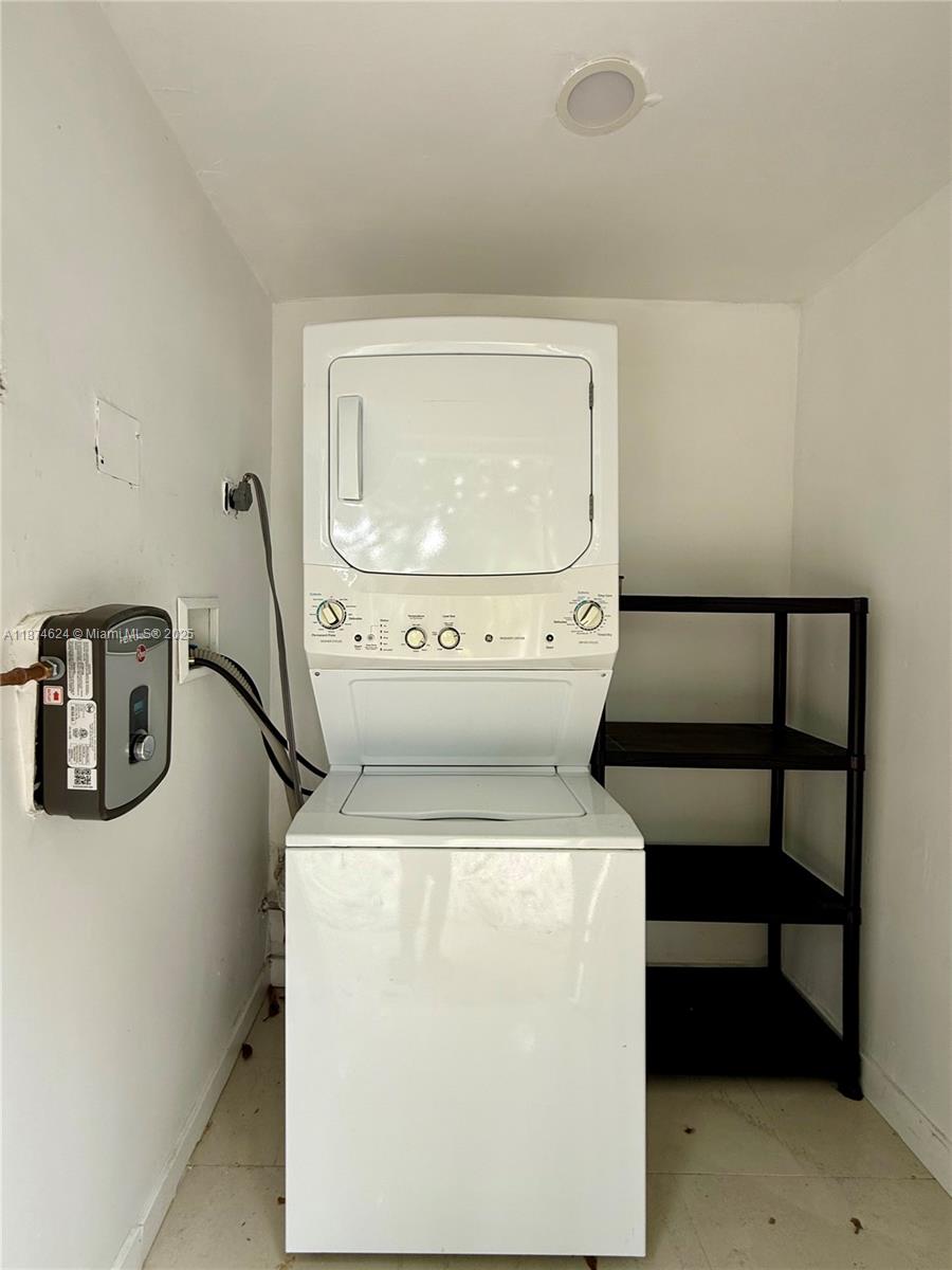 1005 NE 16th Pl