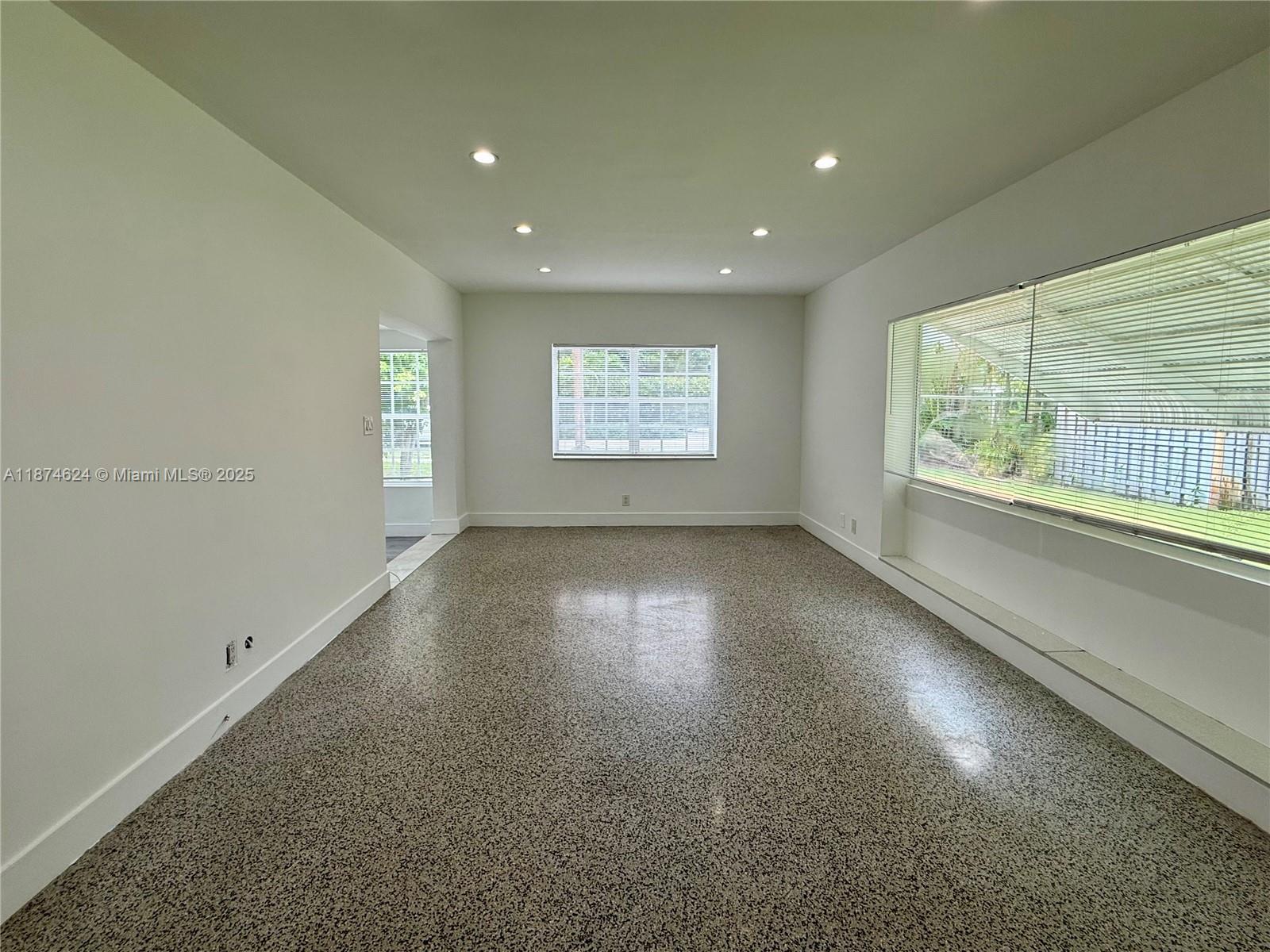 1005 NE 16th Pl