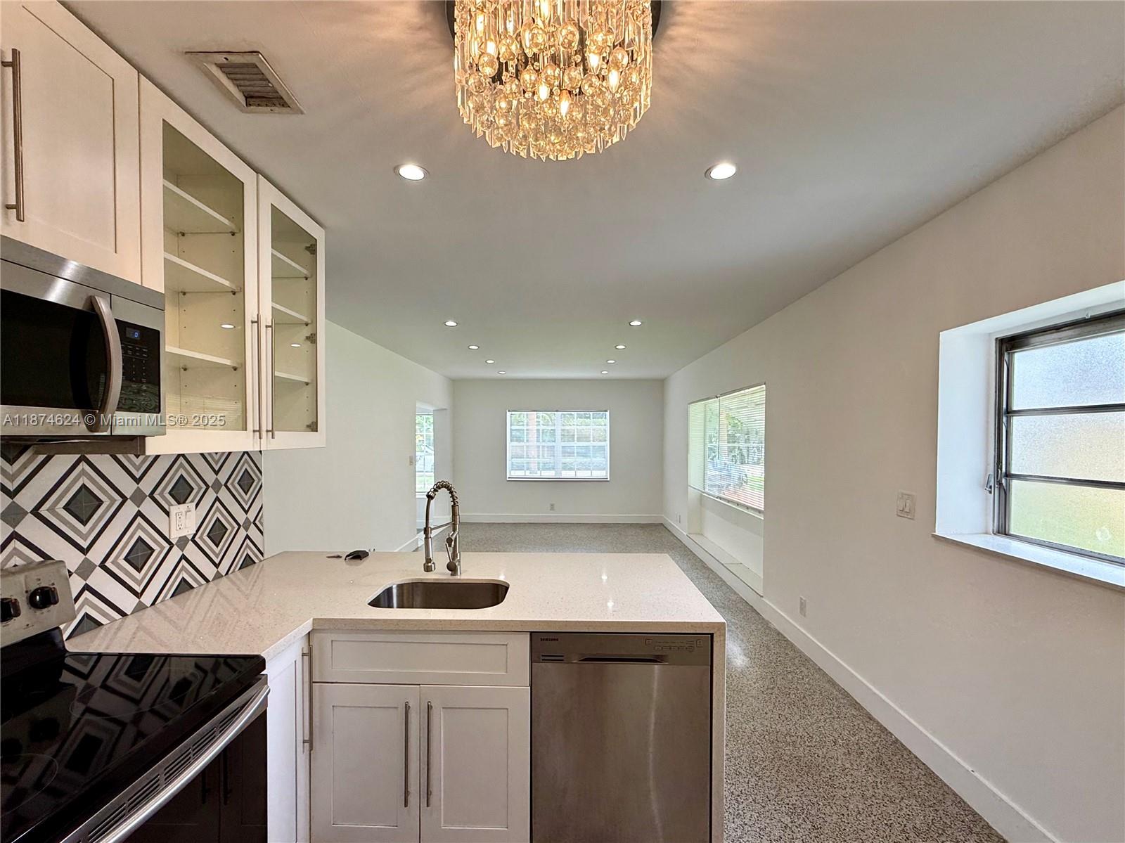 1005 NE 16th Pl