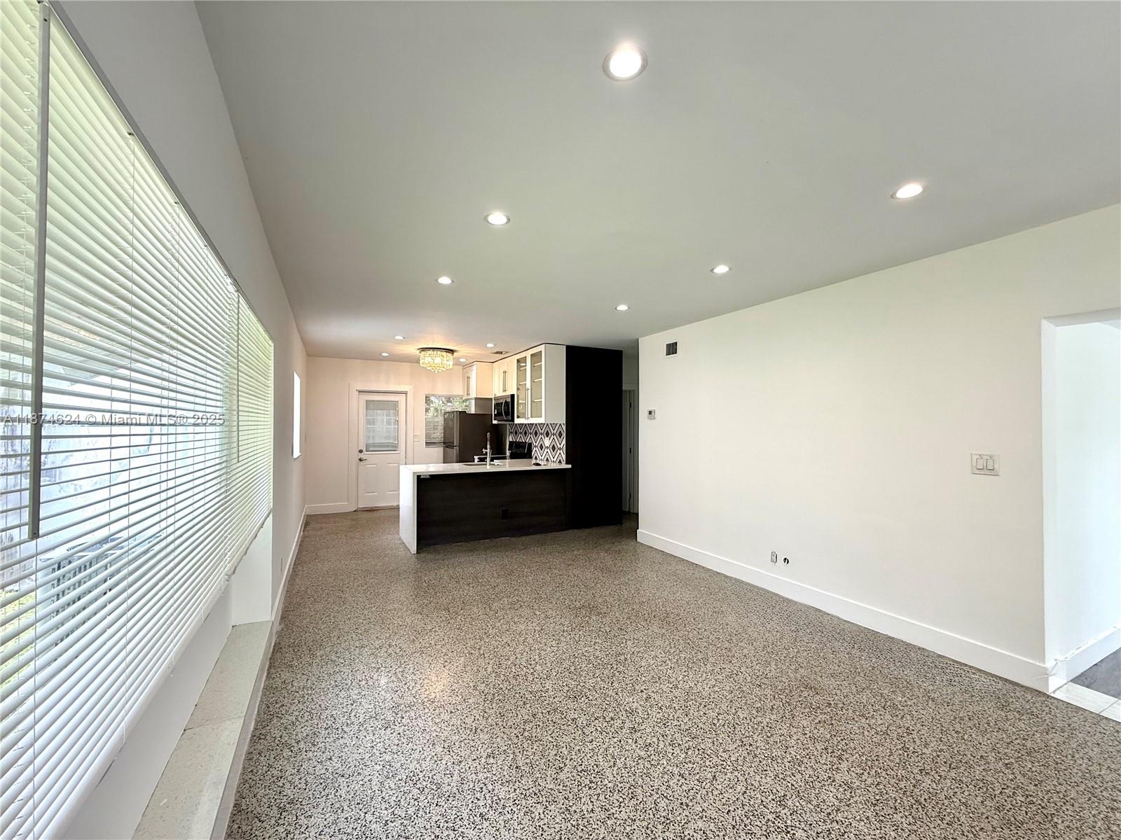 1005 NE 16th Pl