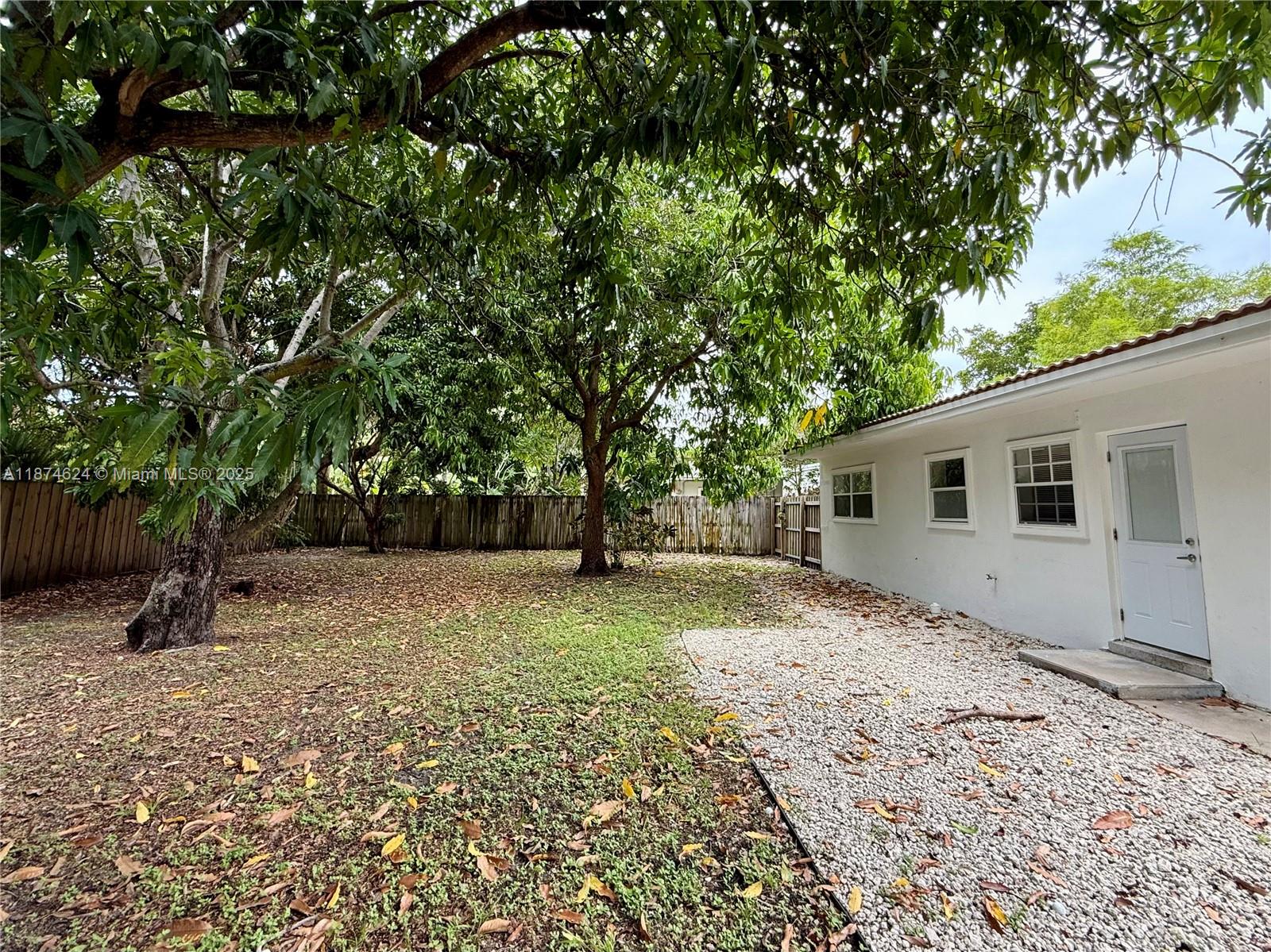 1005 NE 16th Pl