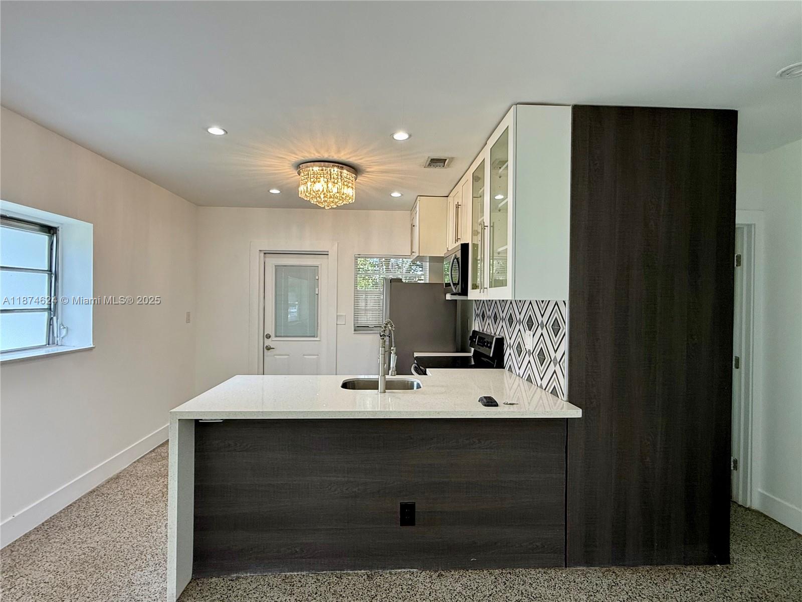 1005 NE 16th Pl