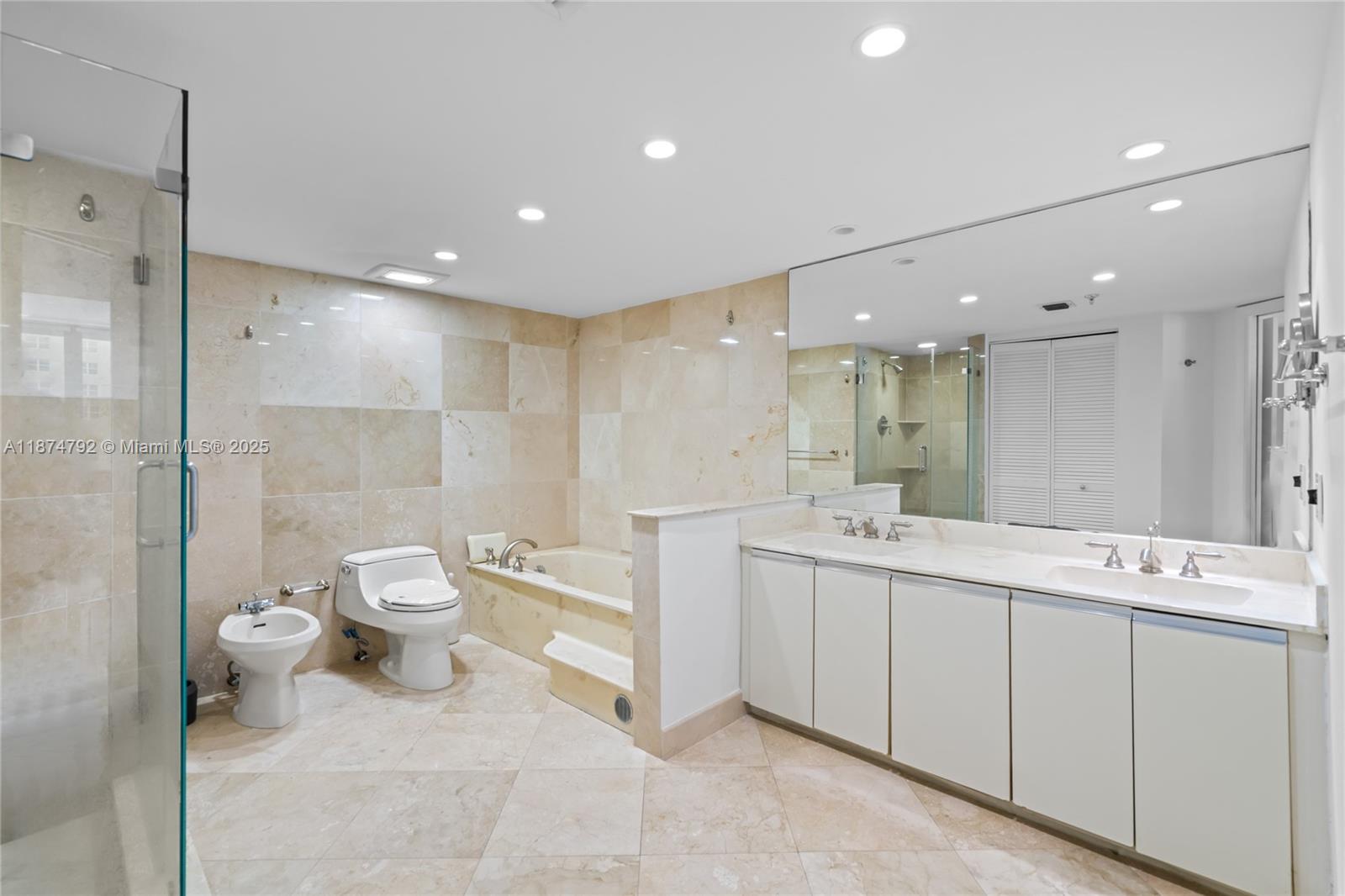 520 Brickell Key Dr # A705