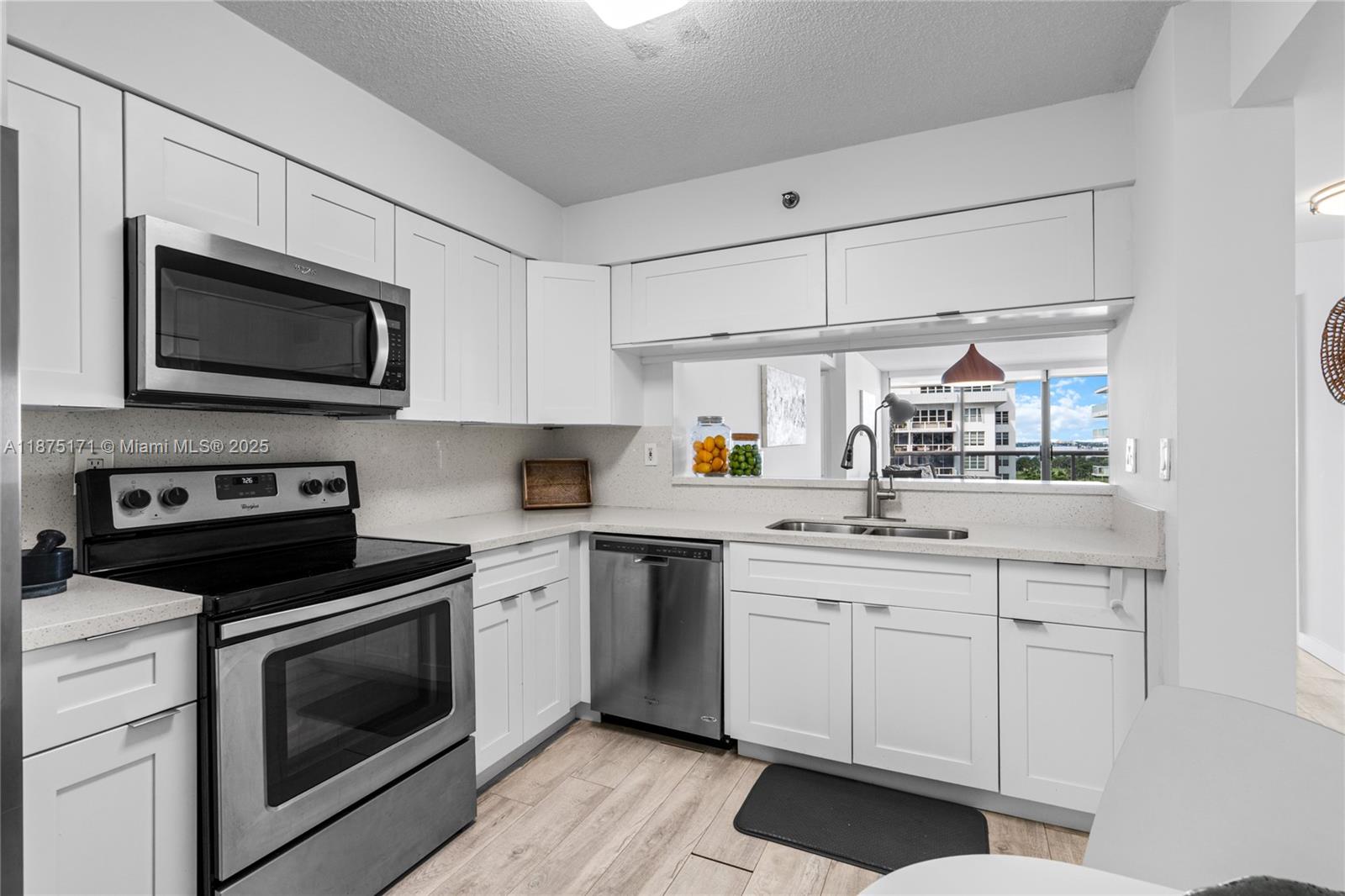 5757 Collins Ave # 1602
