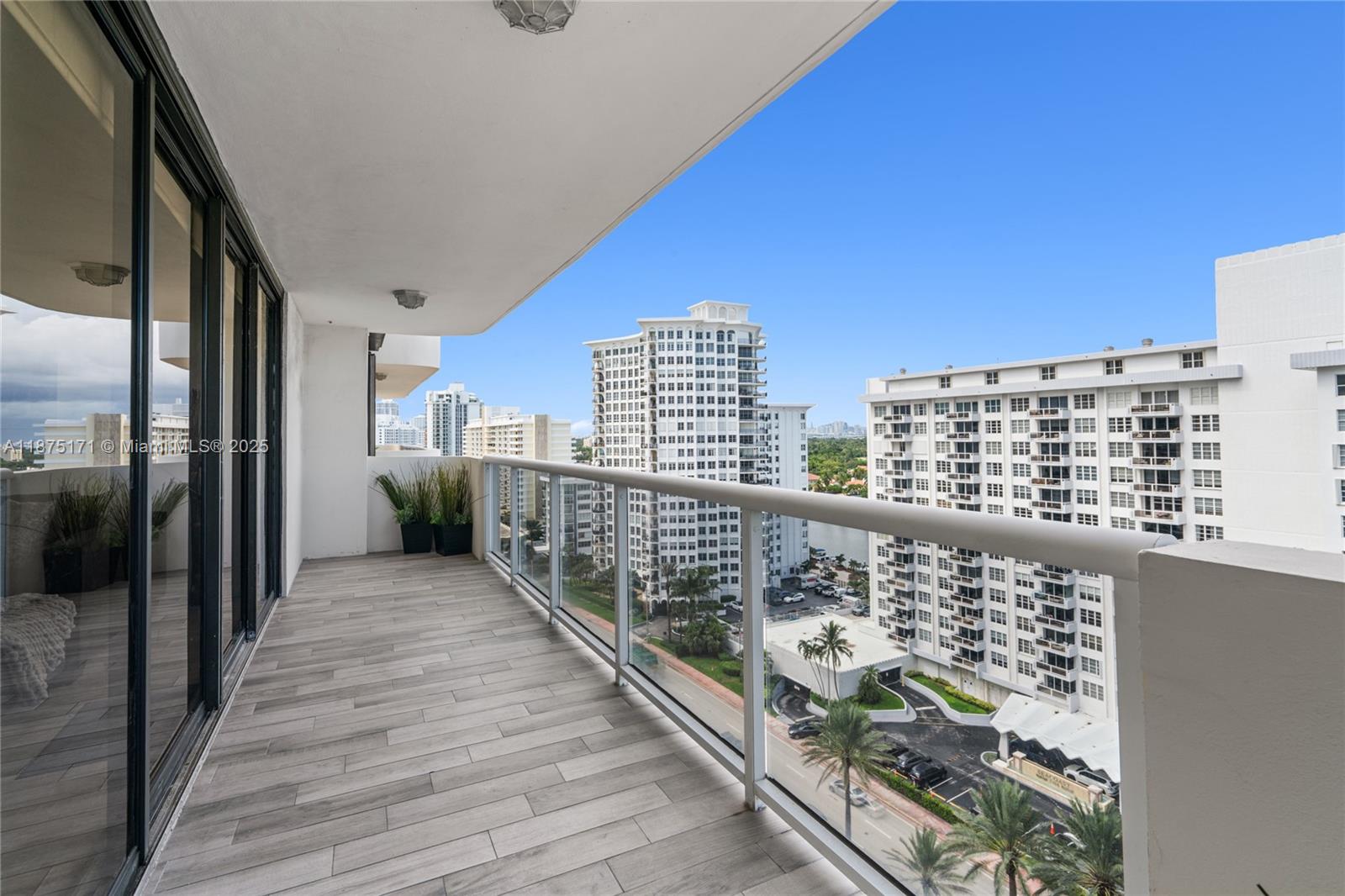 5757 Collins Ave # 1602