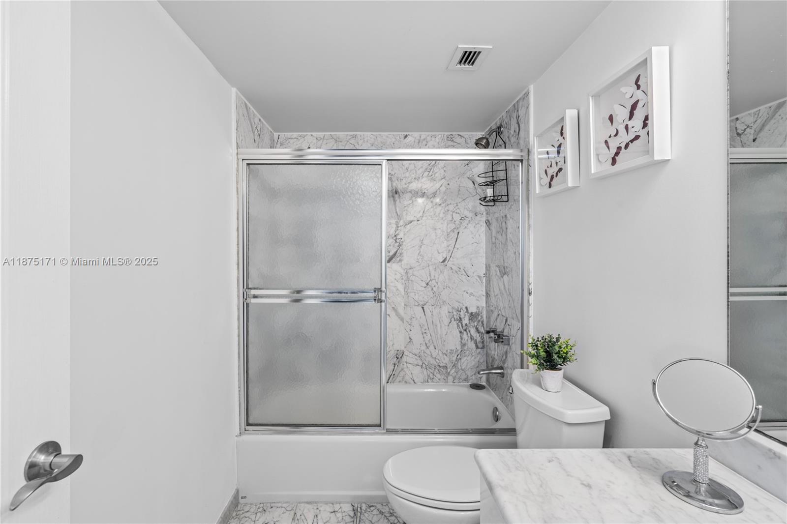 5757 Collins Ave # 1602