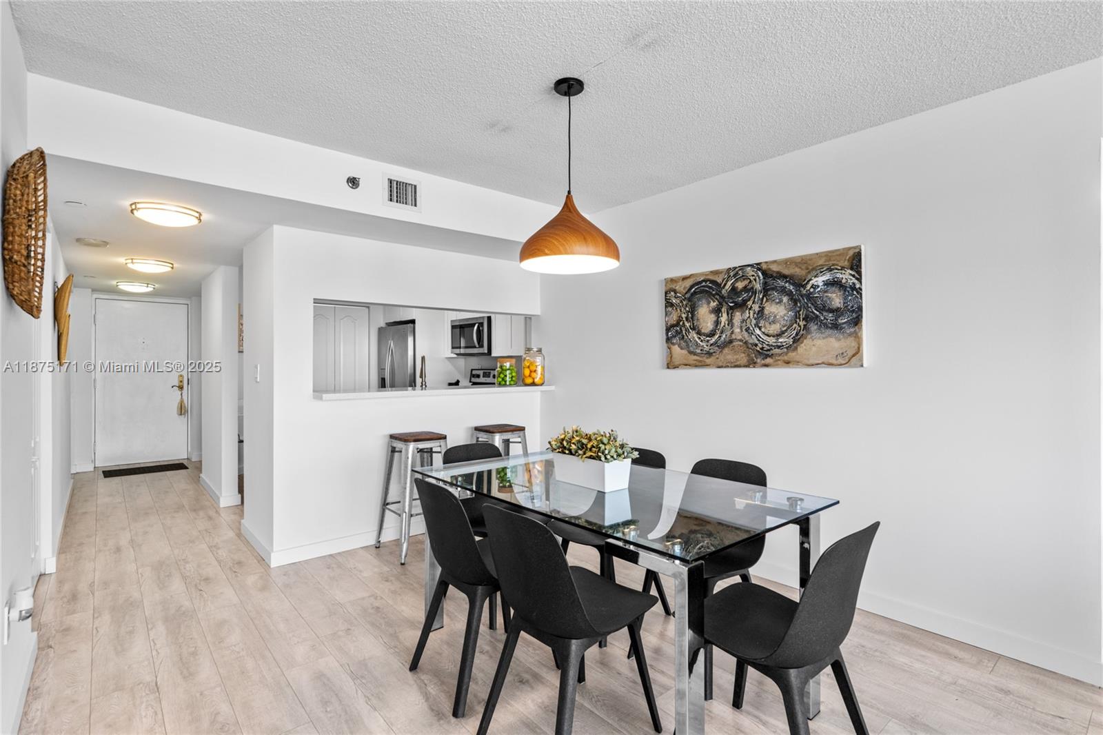 5757 Collins Ave # 1602