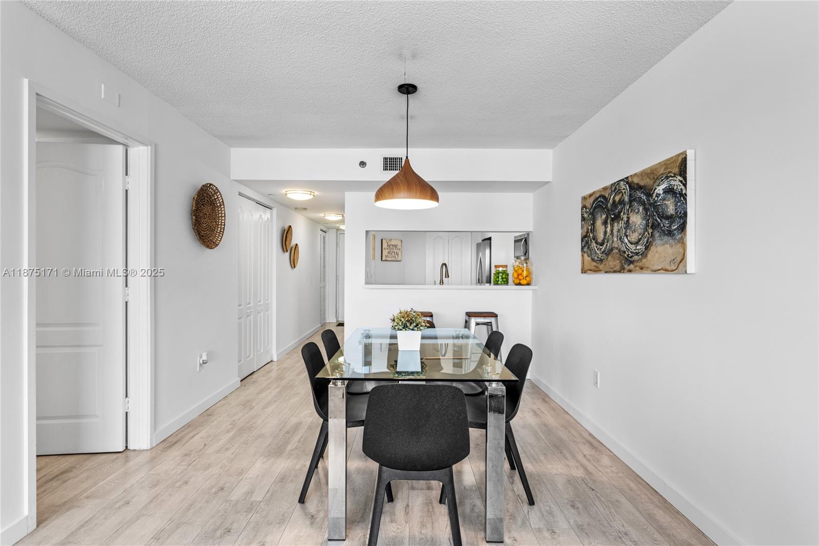 5757 Collins Ave # 1602