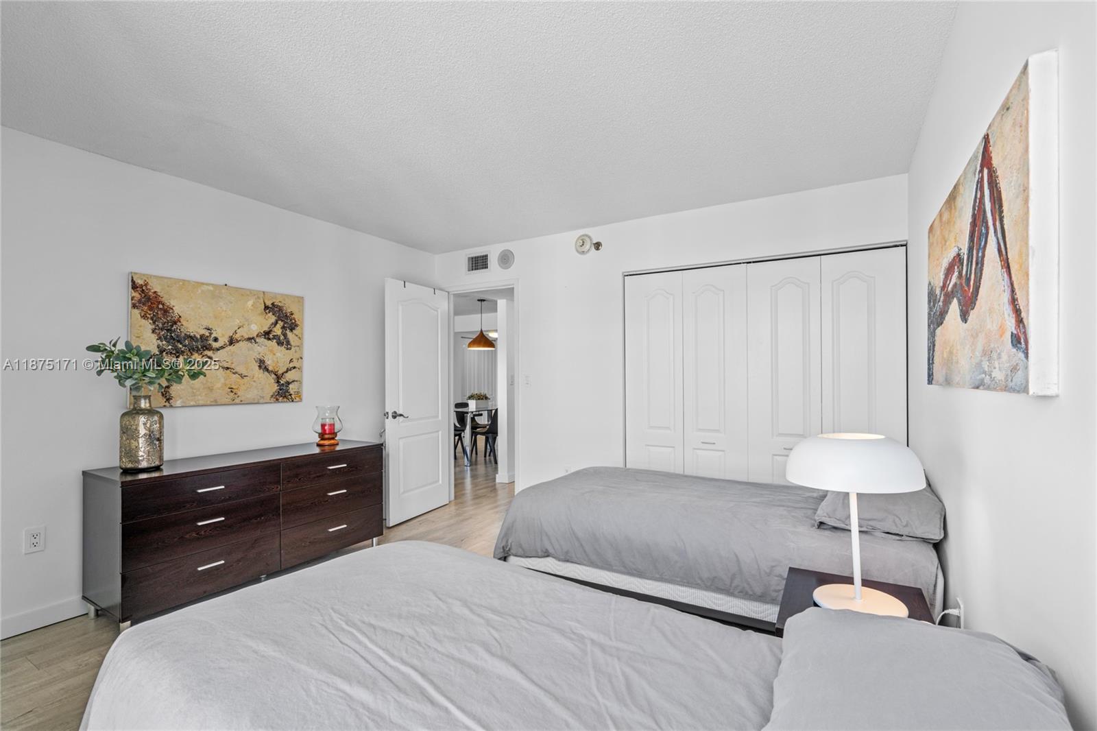 5757 Collins Ave # 1602