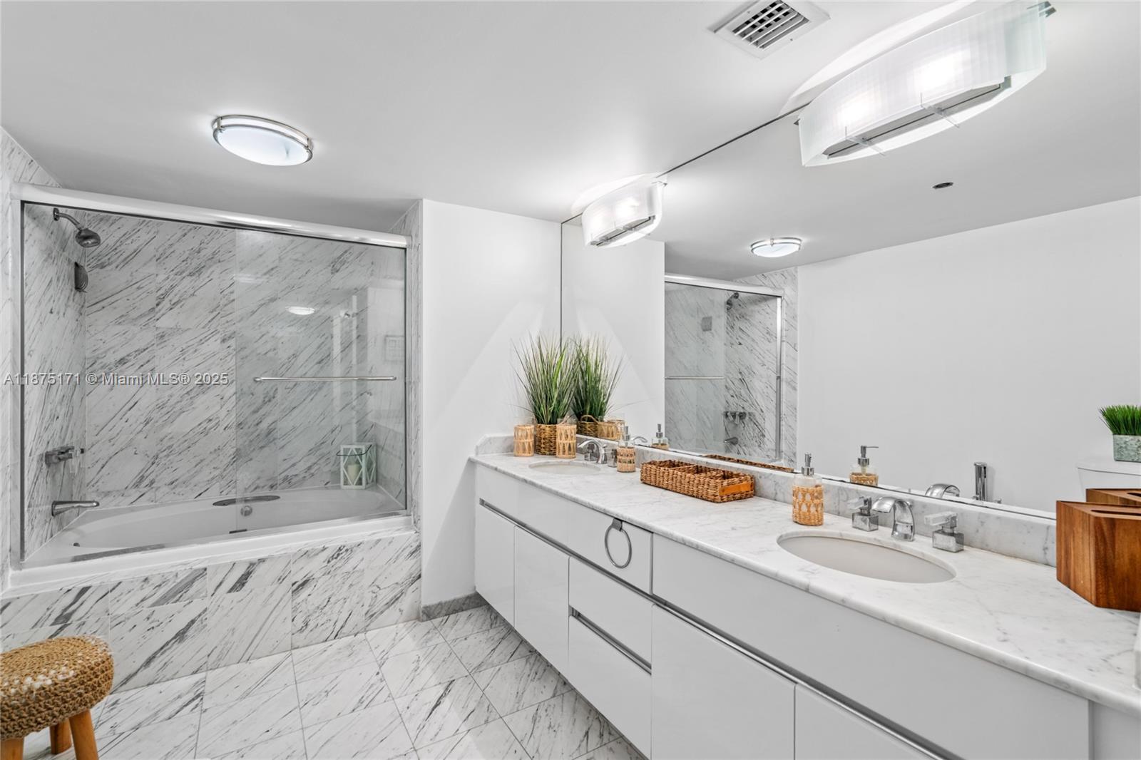 5757 Collins Ave # 1602