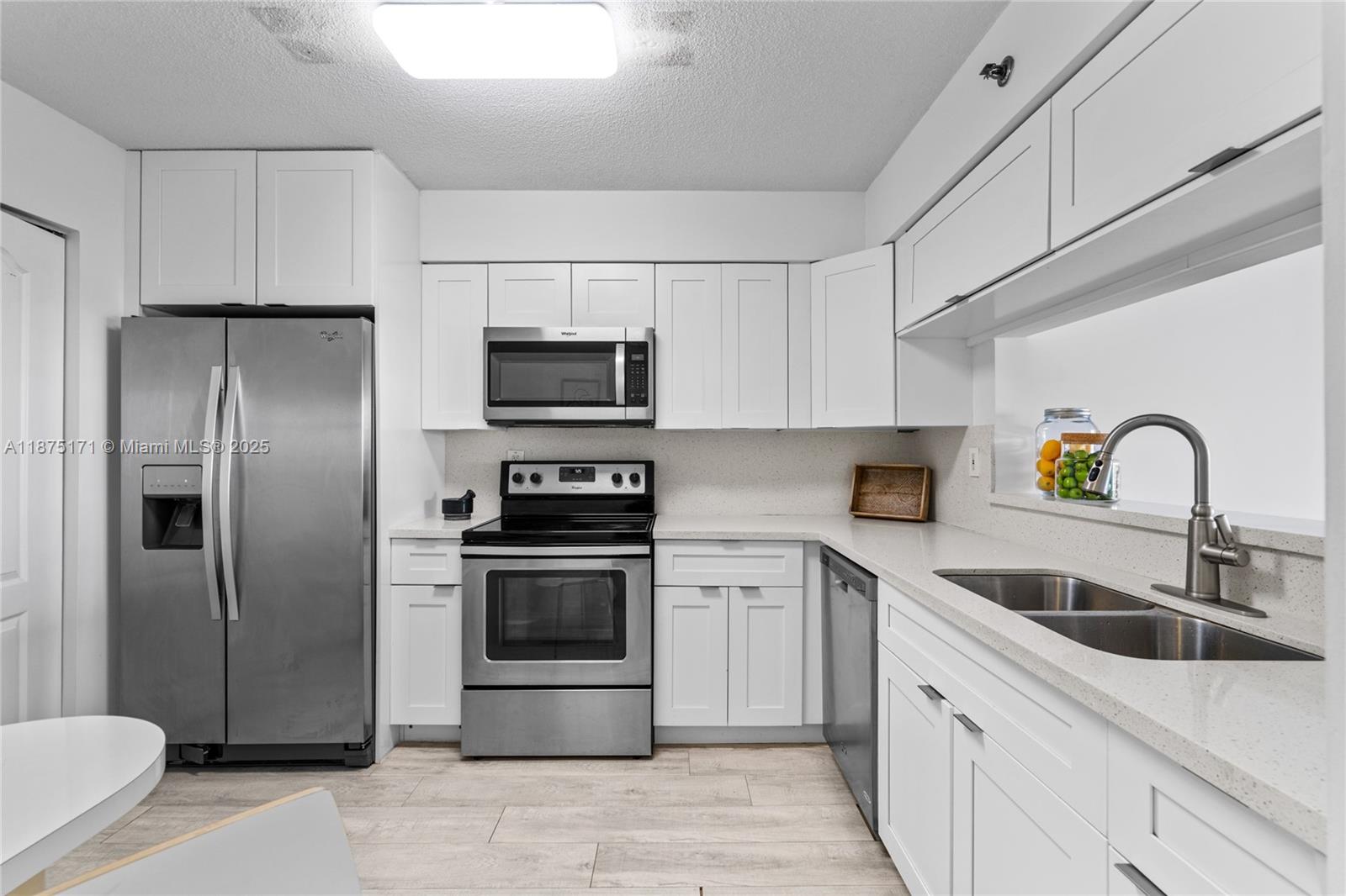 5757 Collins Ave # 1602
