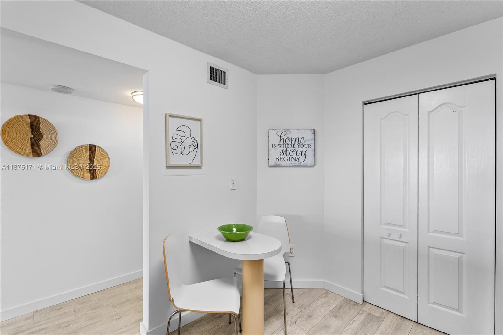 5757 Collins Ave # 1602