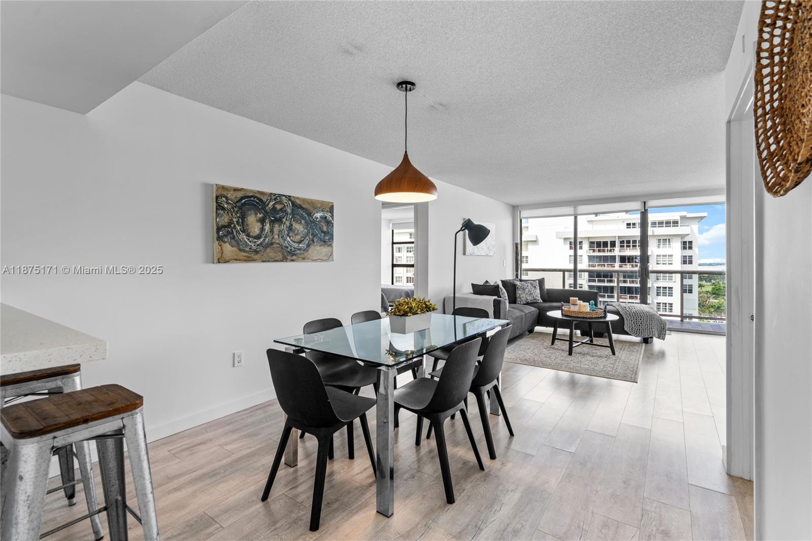5757 Collins Ave # 1602