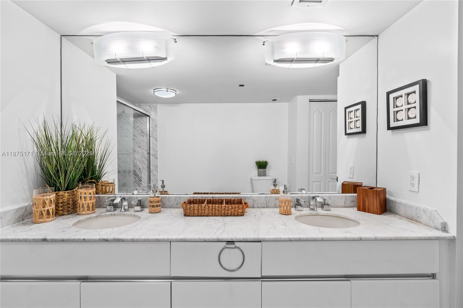 5757 Collins Ave # 1602