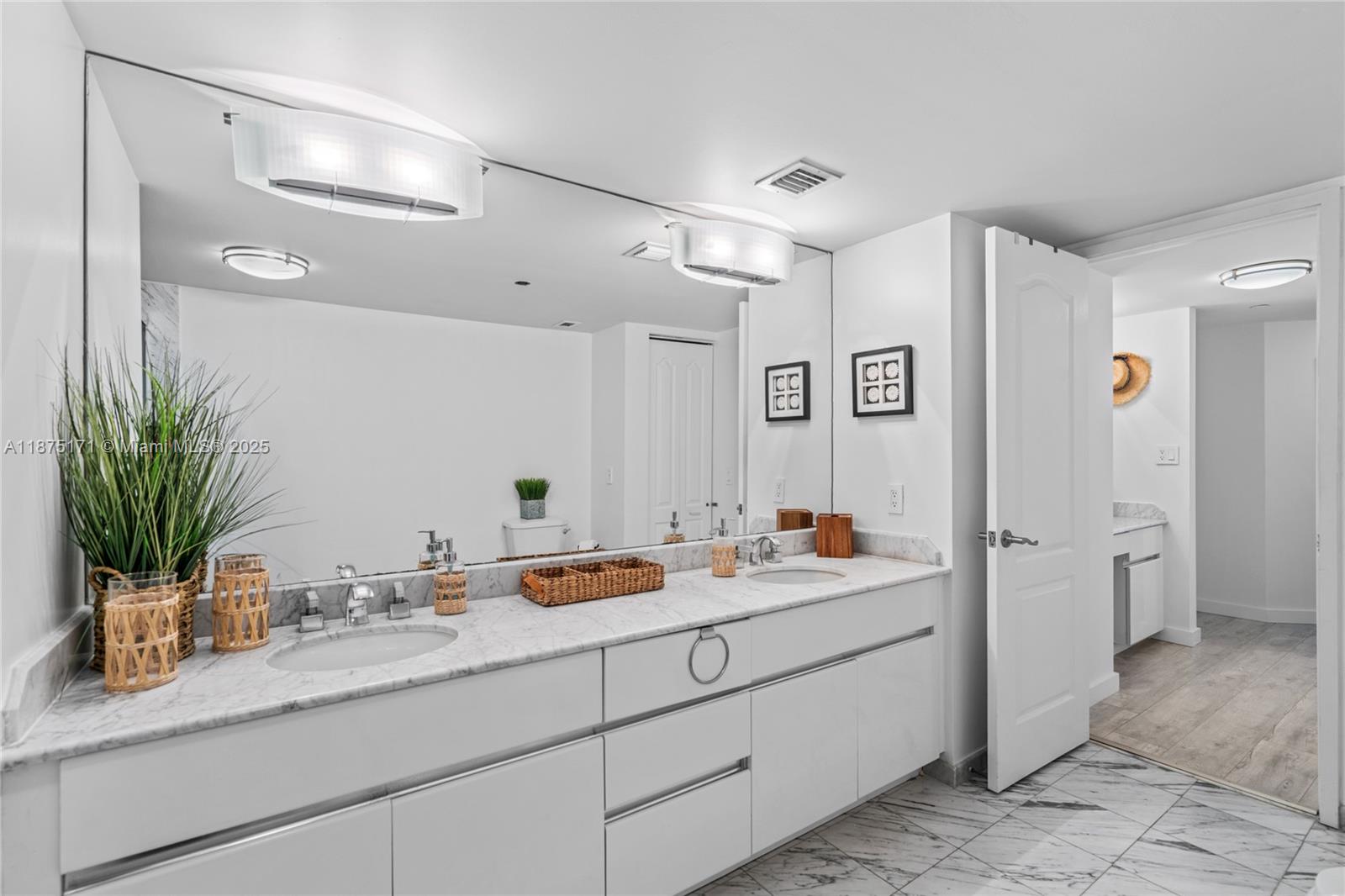 5757 Collins Ave # 1602