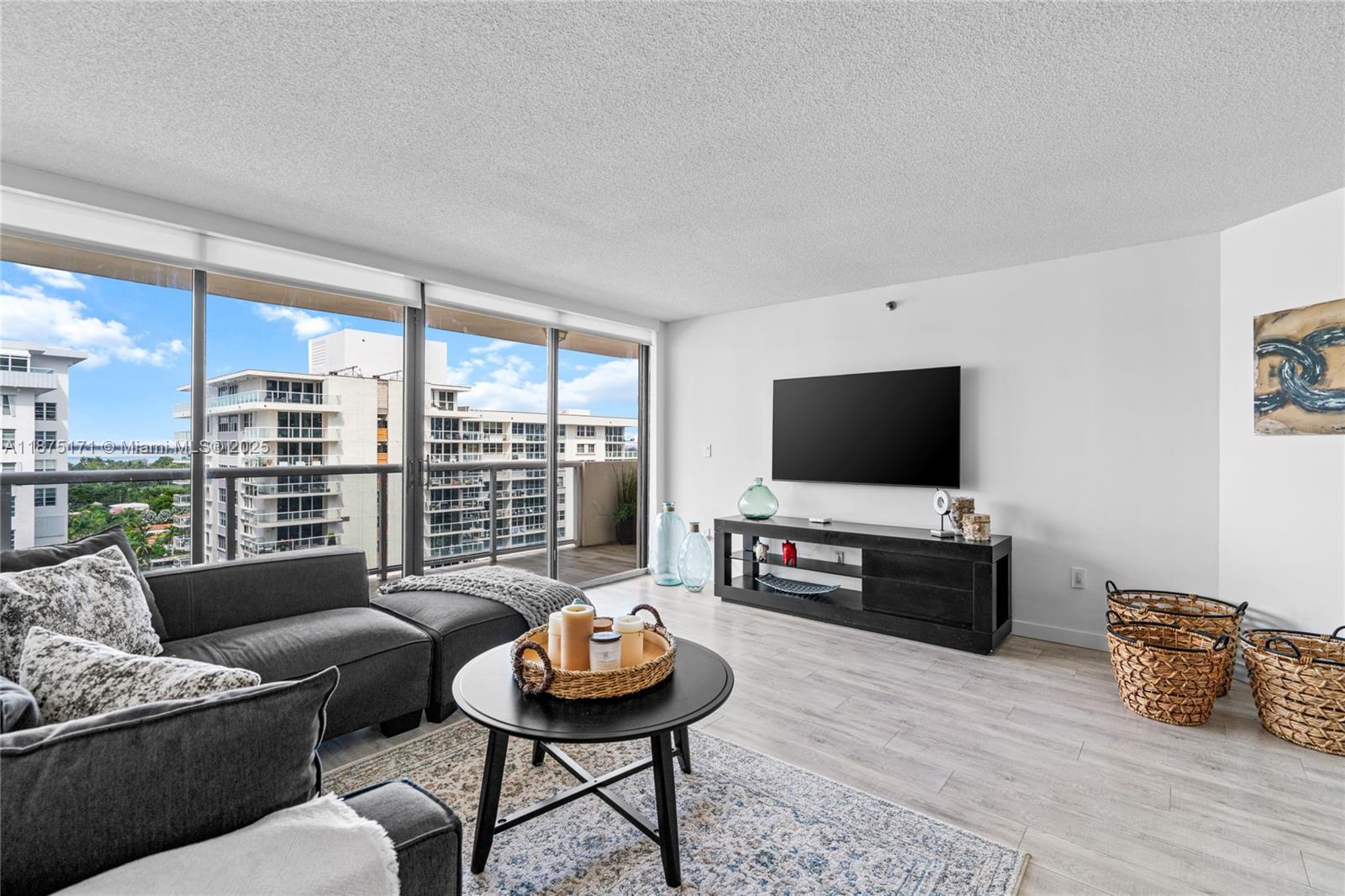 5757 Collins Ave # 1602