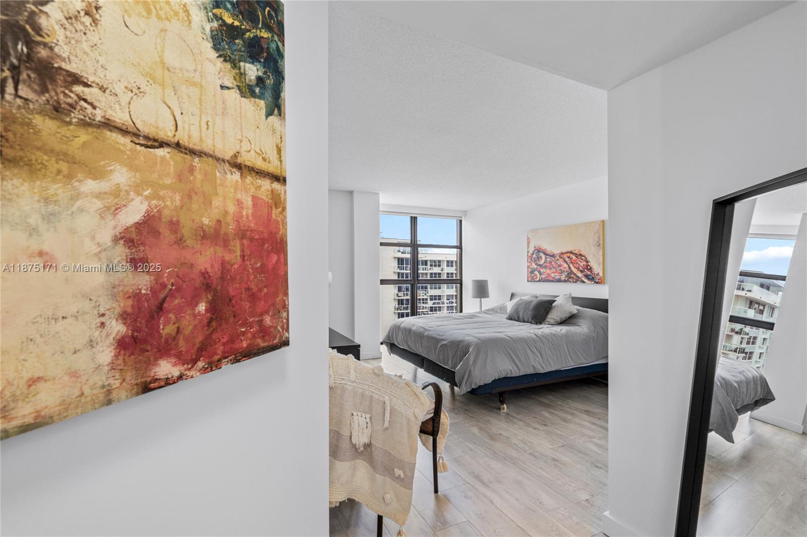 5757 Collins Ave # 1602