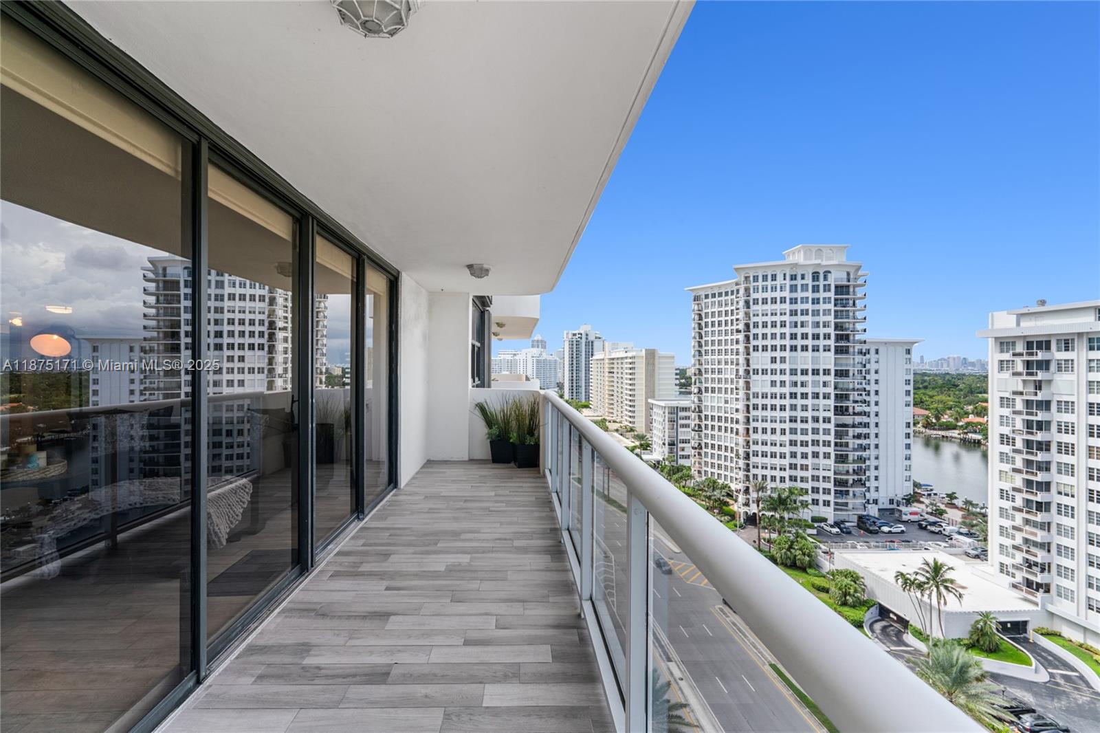 5757 Collins Ave # 1602