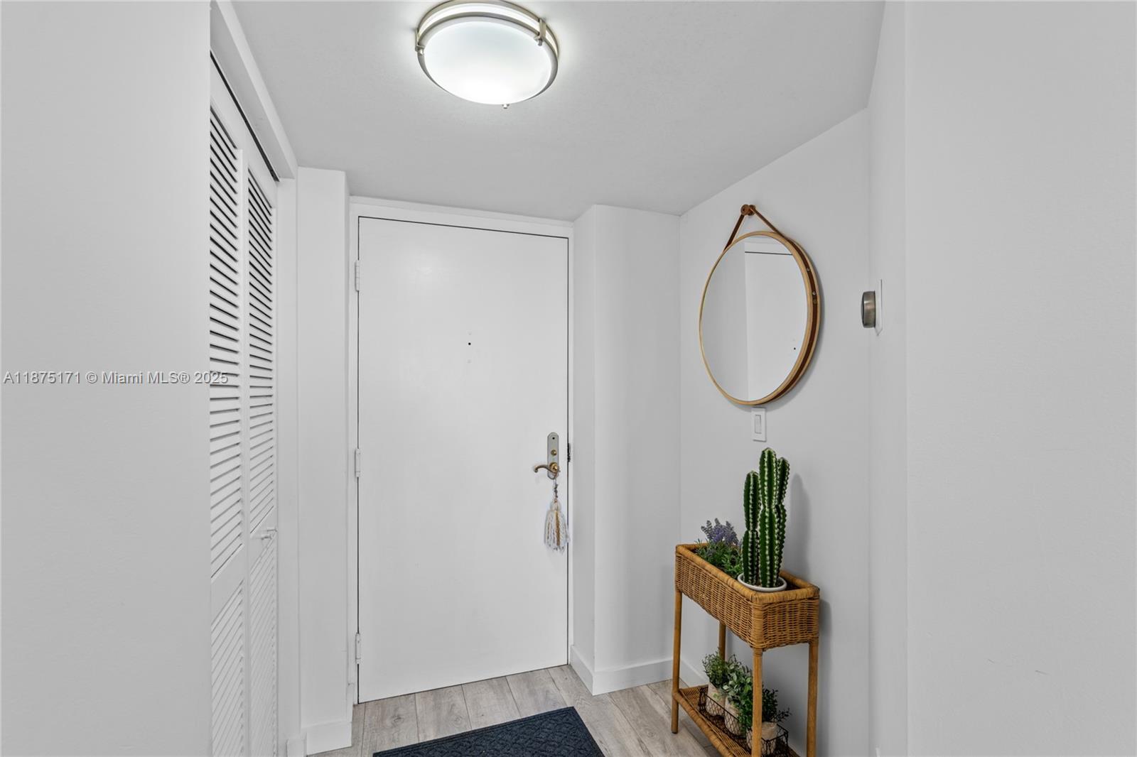 5757 Collins Ave # 1602