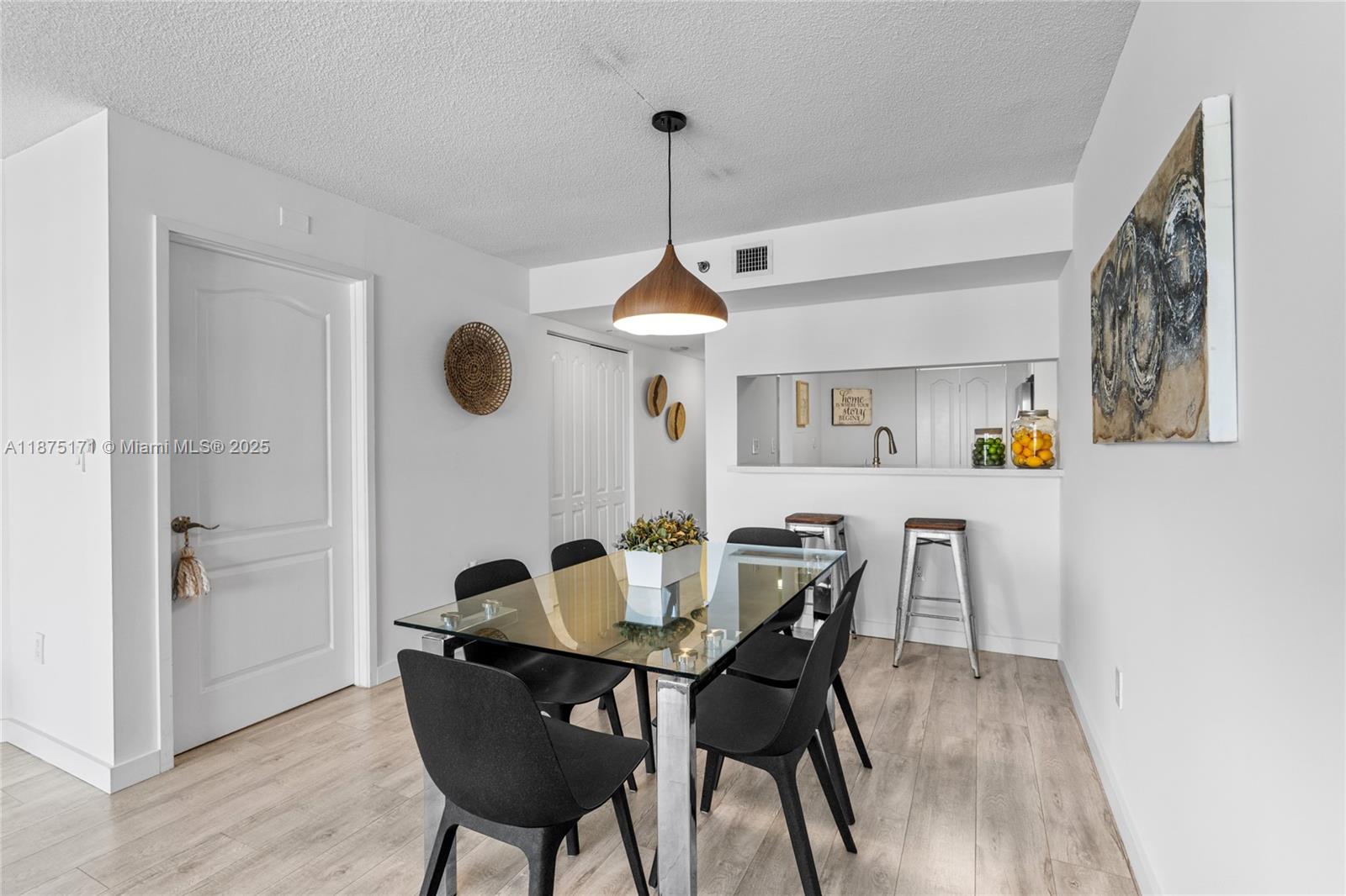 5757 Collins Ave # 1602