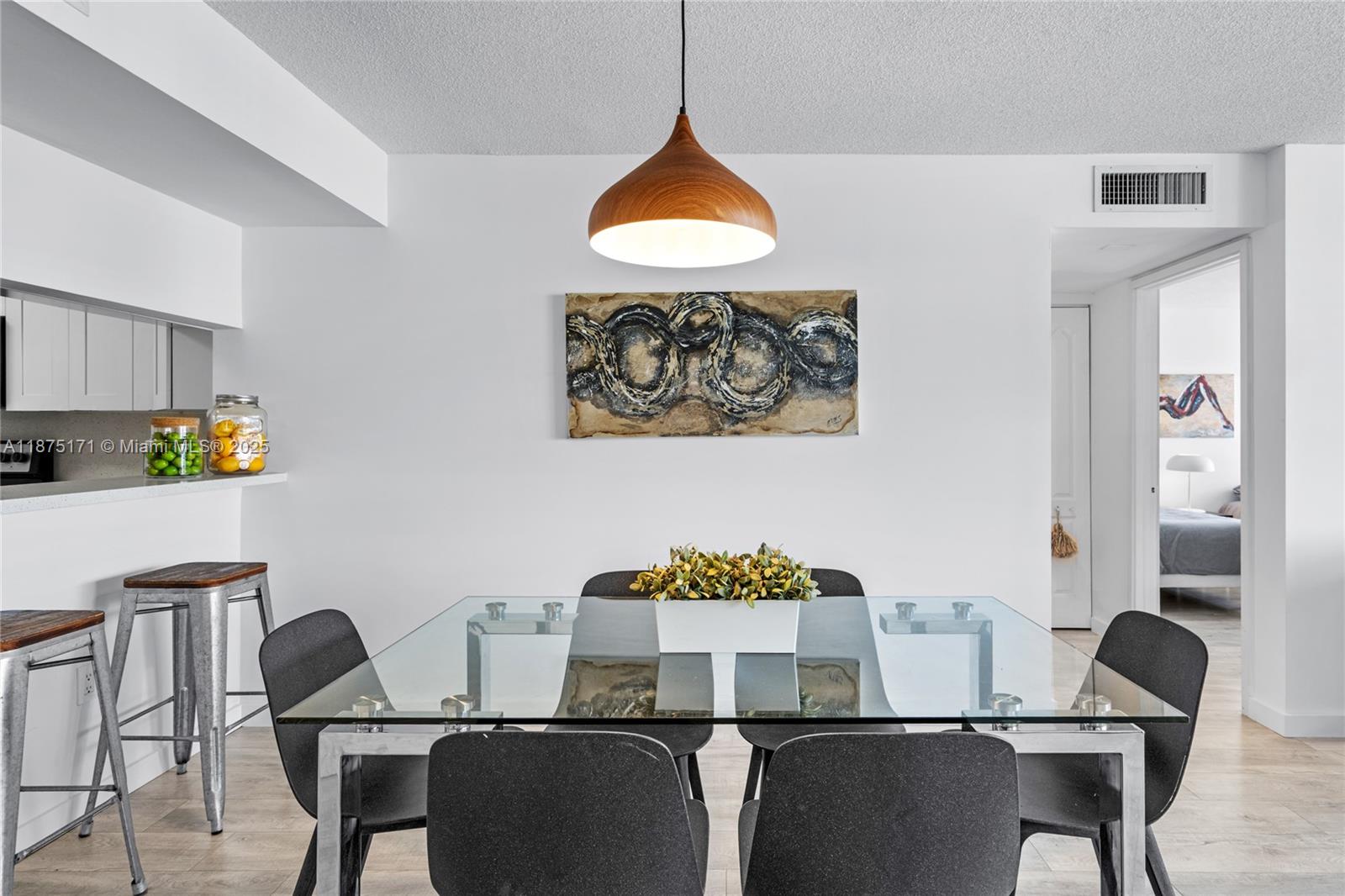 5757 Collins Ave # 1602