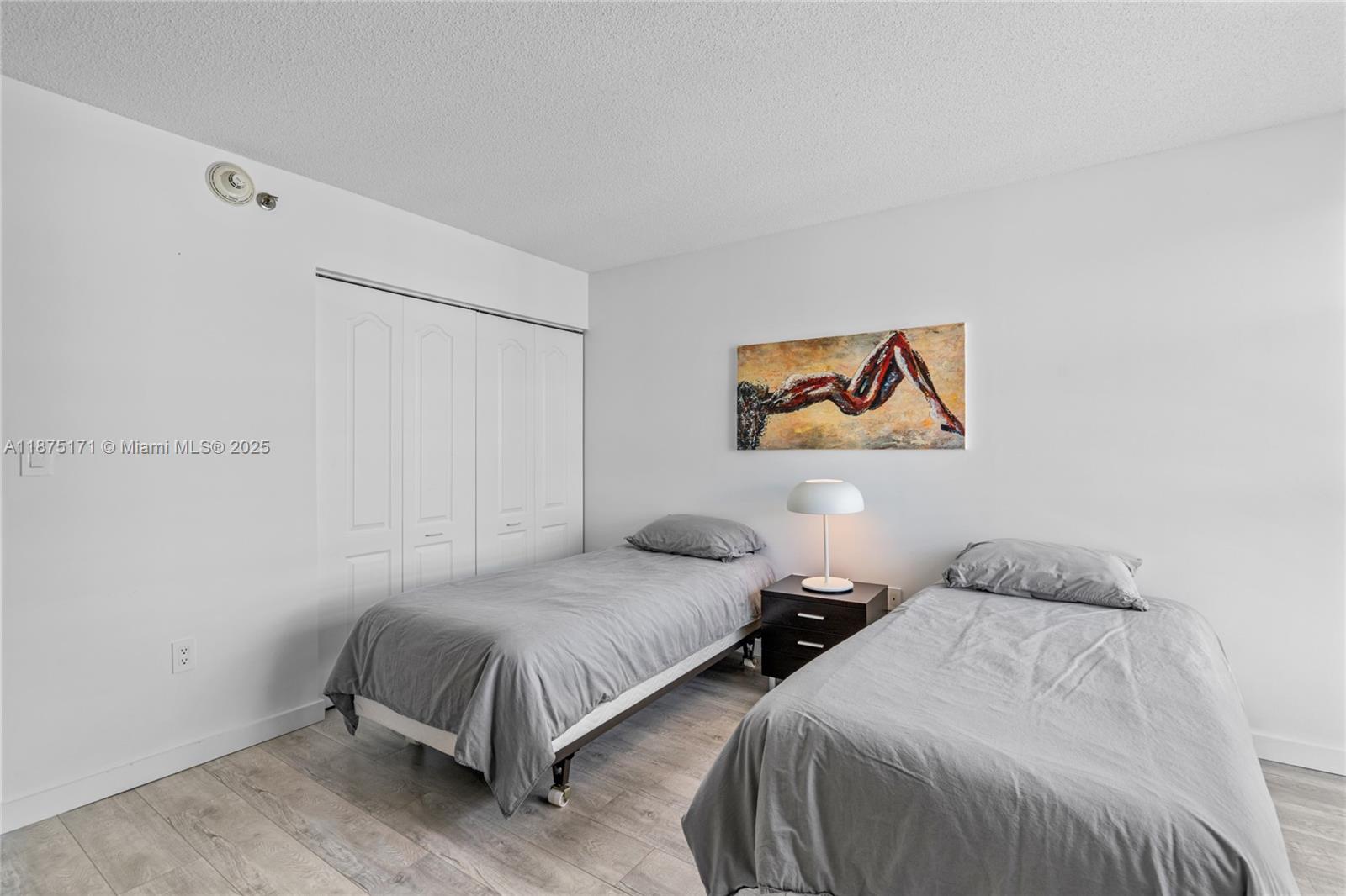 5757 Collins Ave # 1602