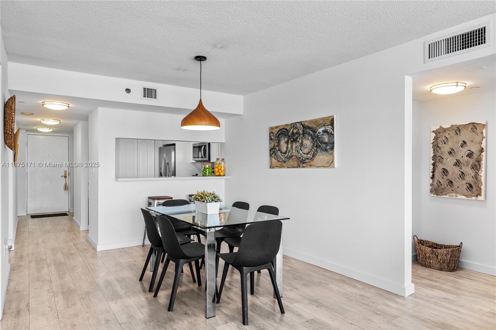 5757 Collins Ave # 1602