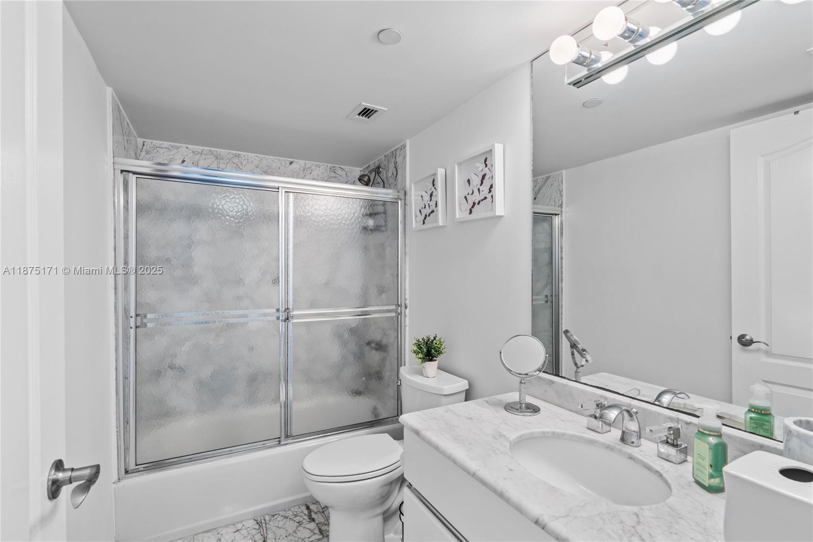 5757 Collins Ave # 1602