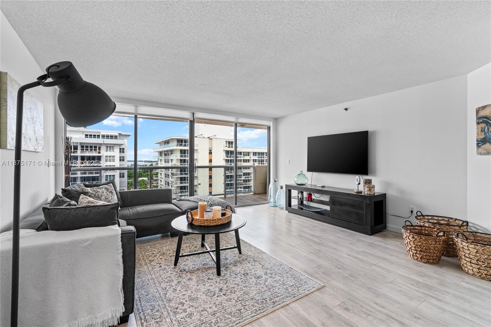 5757 Collins Ave # 1602