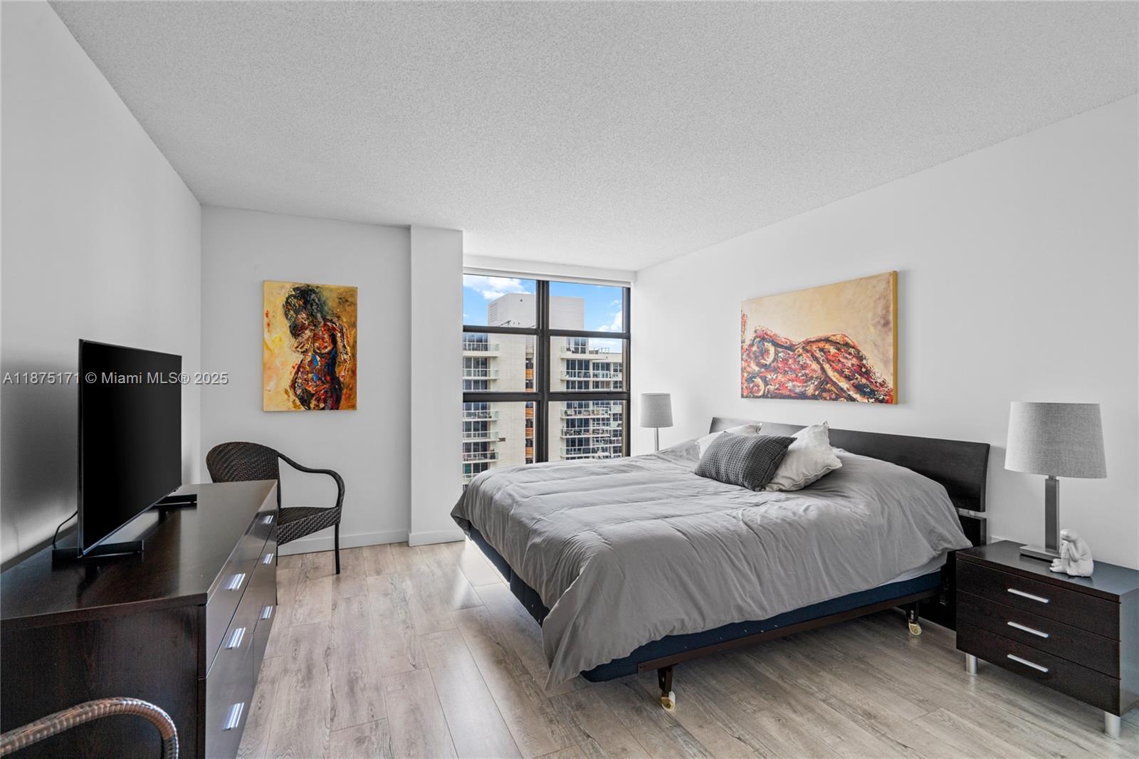 5757 Collins Ave # 1602
