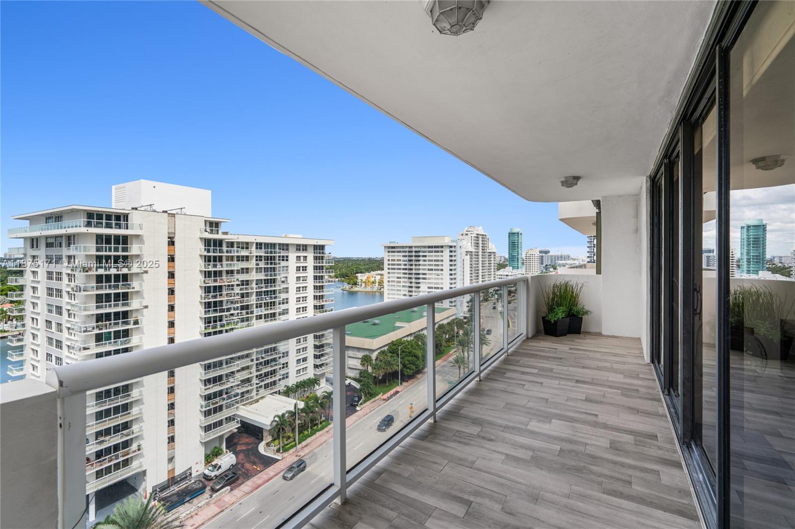 5757 Collins Ave # 1602