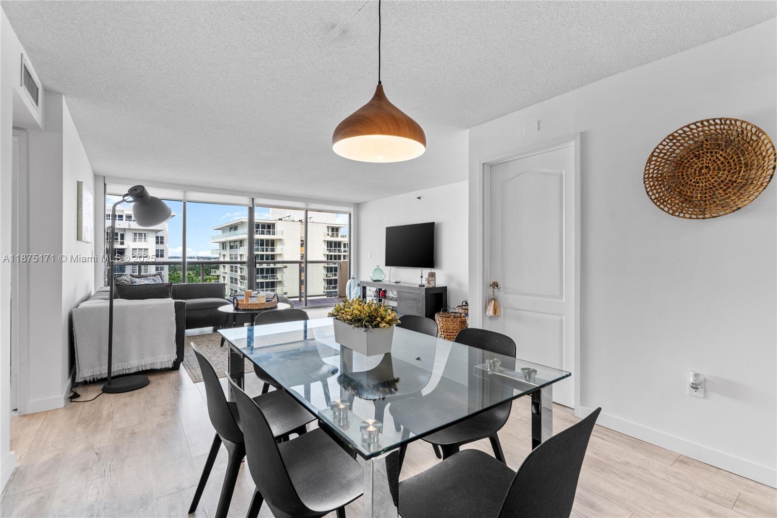 5757 Collins Ave # 1602