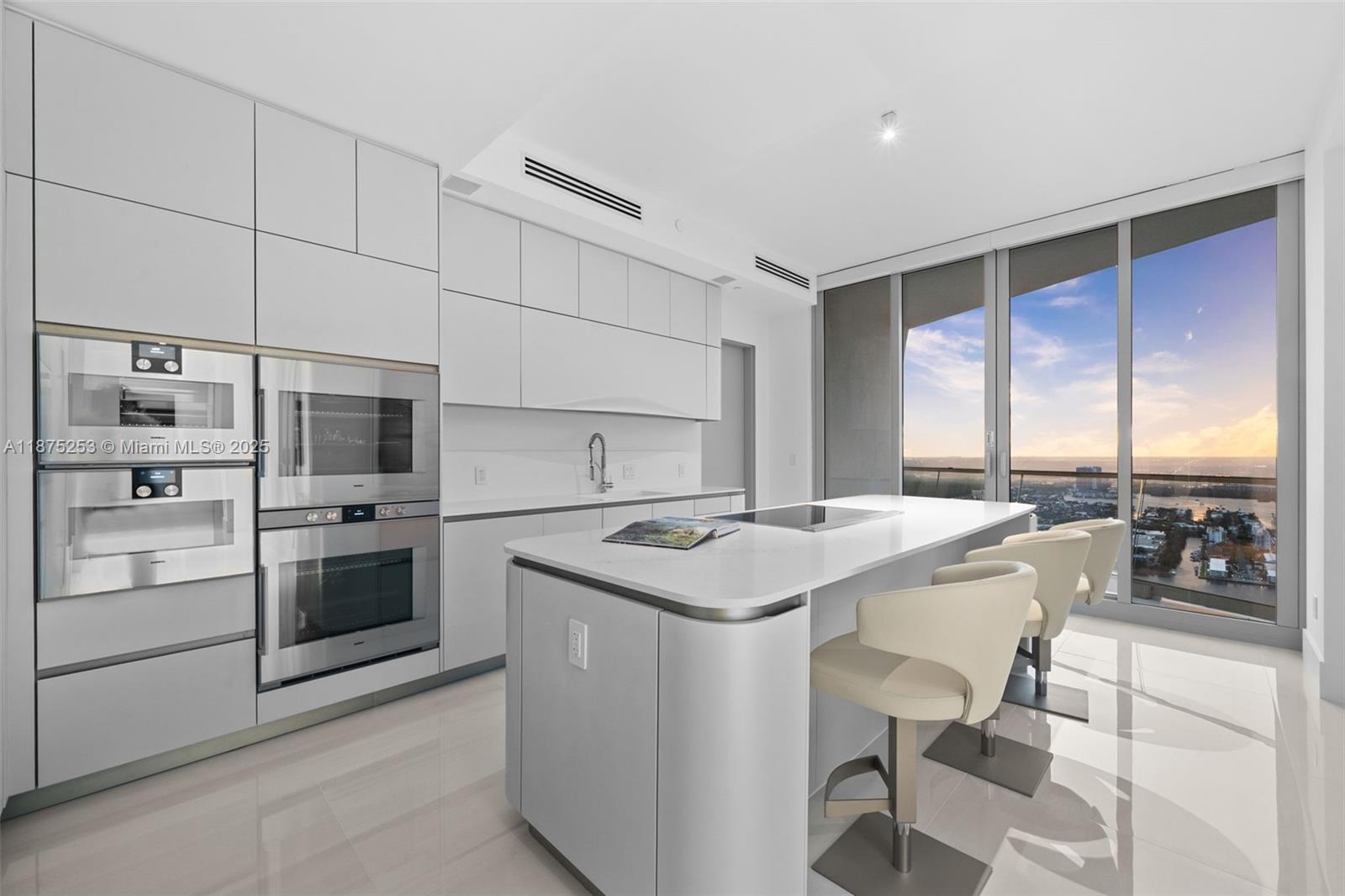 16901 Collins Ave # 5105