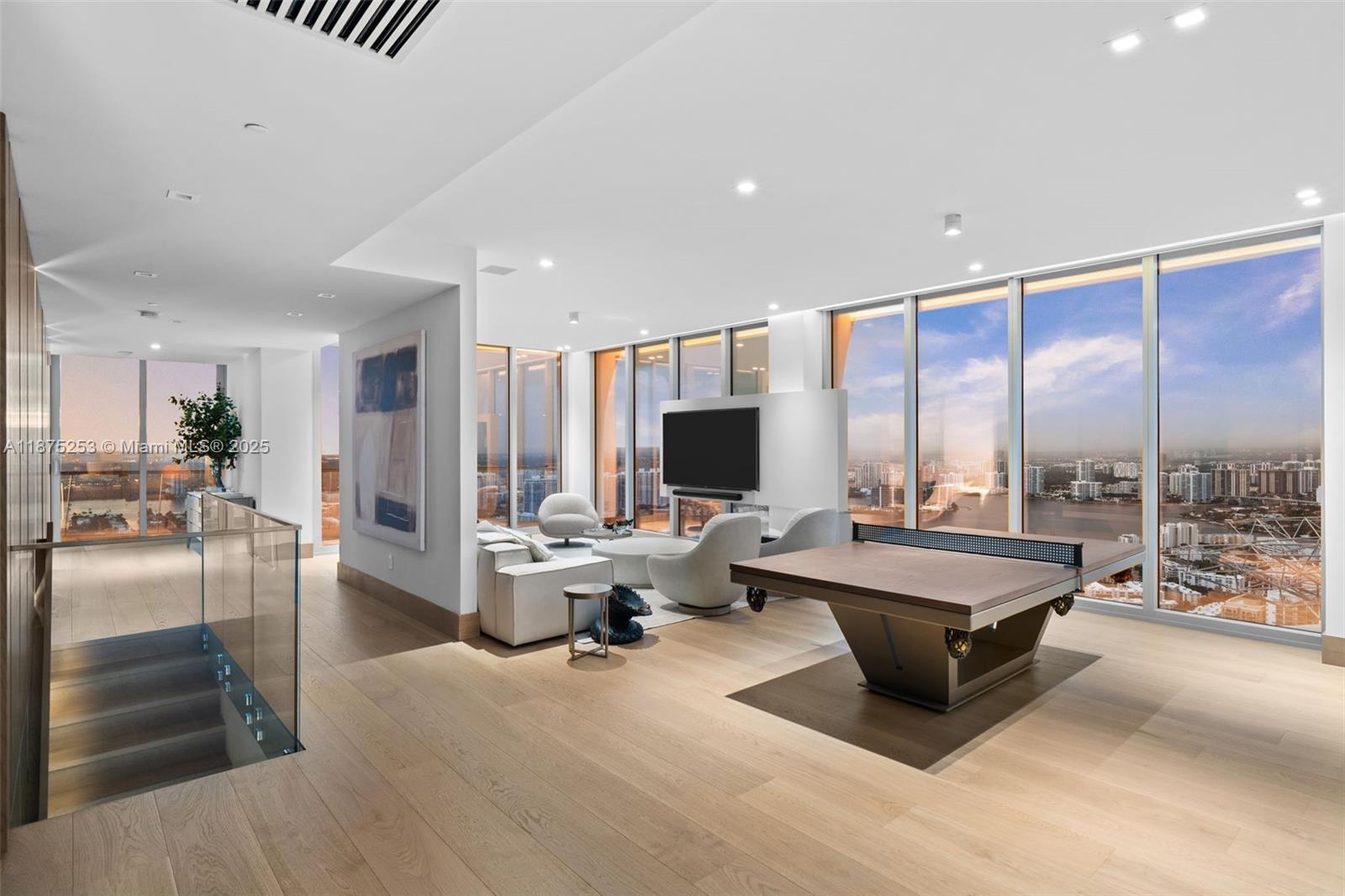 16901 Collins Ave # 5105