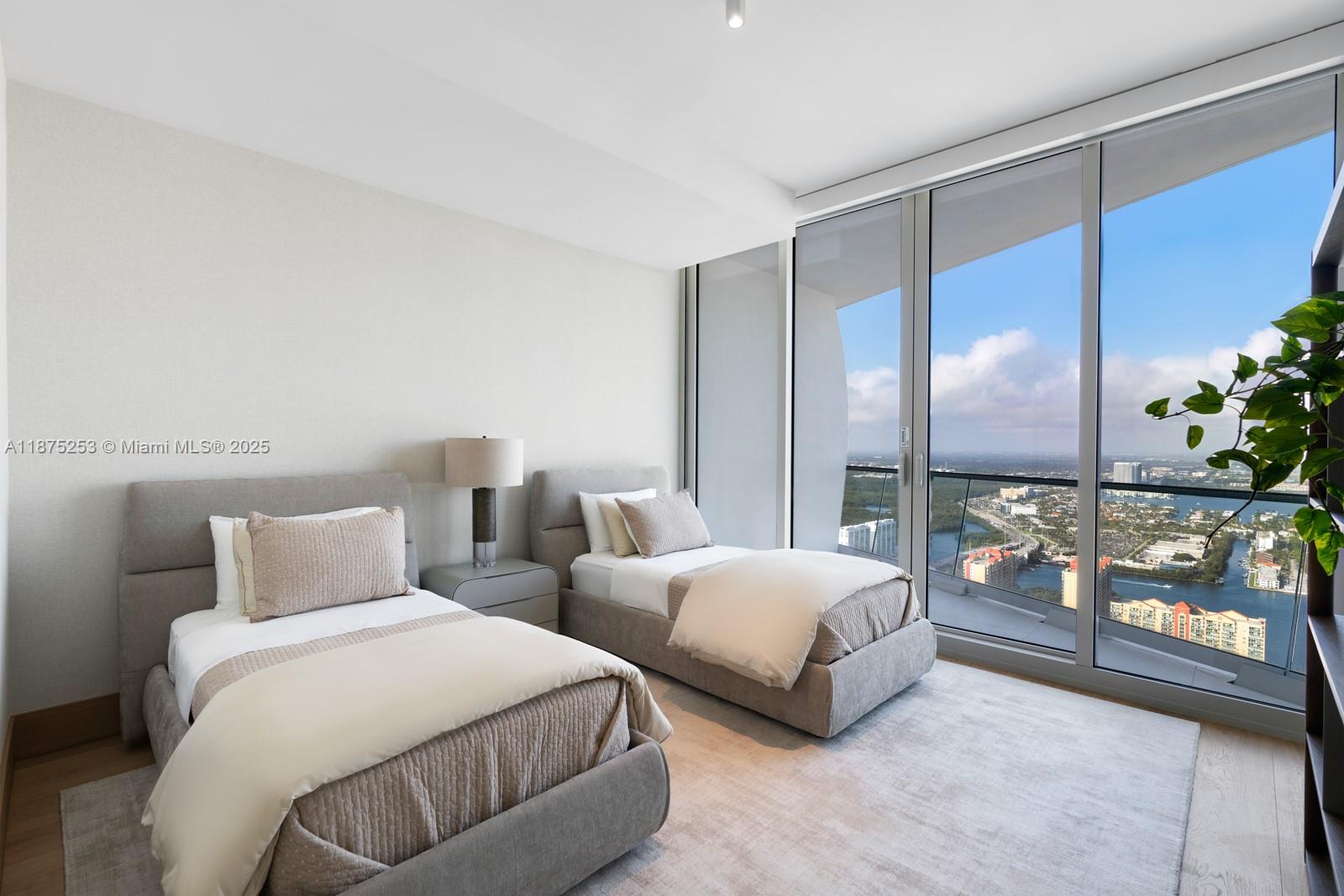 16901 Collins Ave # 5105