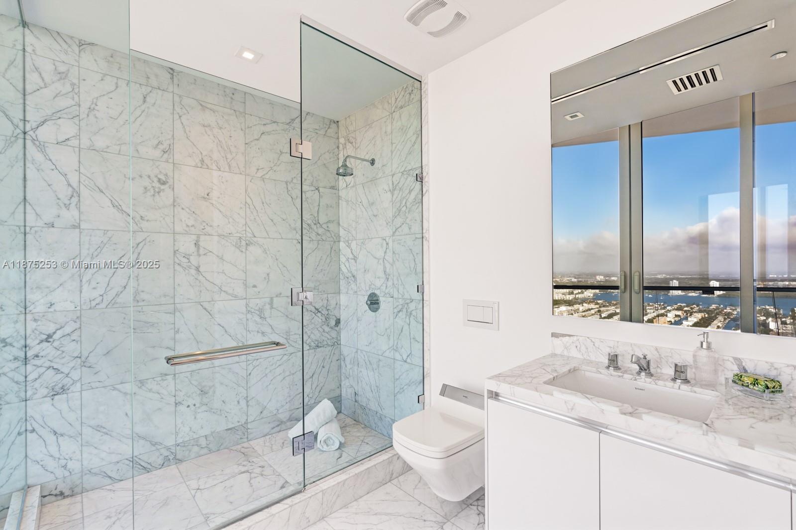 16901 Collins Ave # 5105