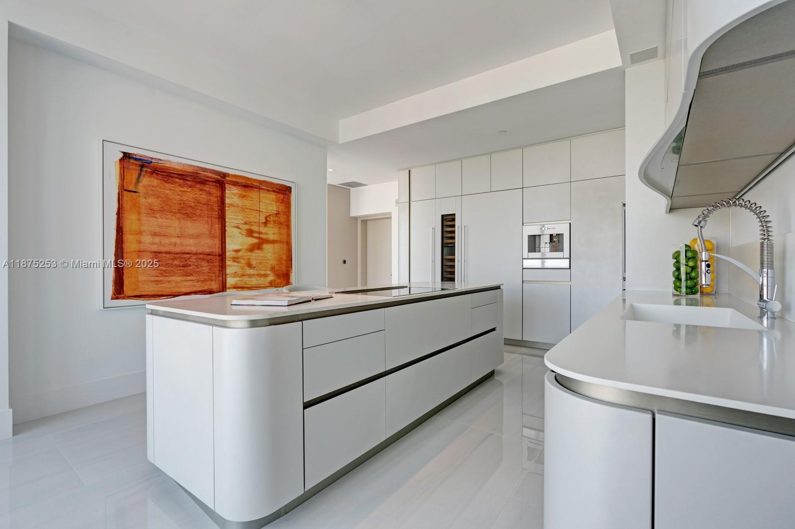 16901 Collins Ave # 5105