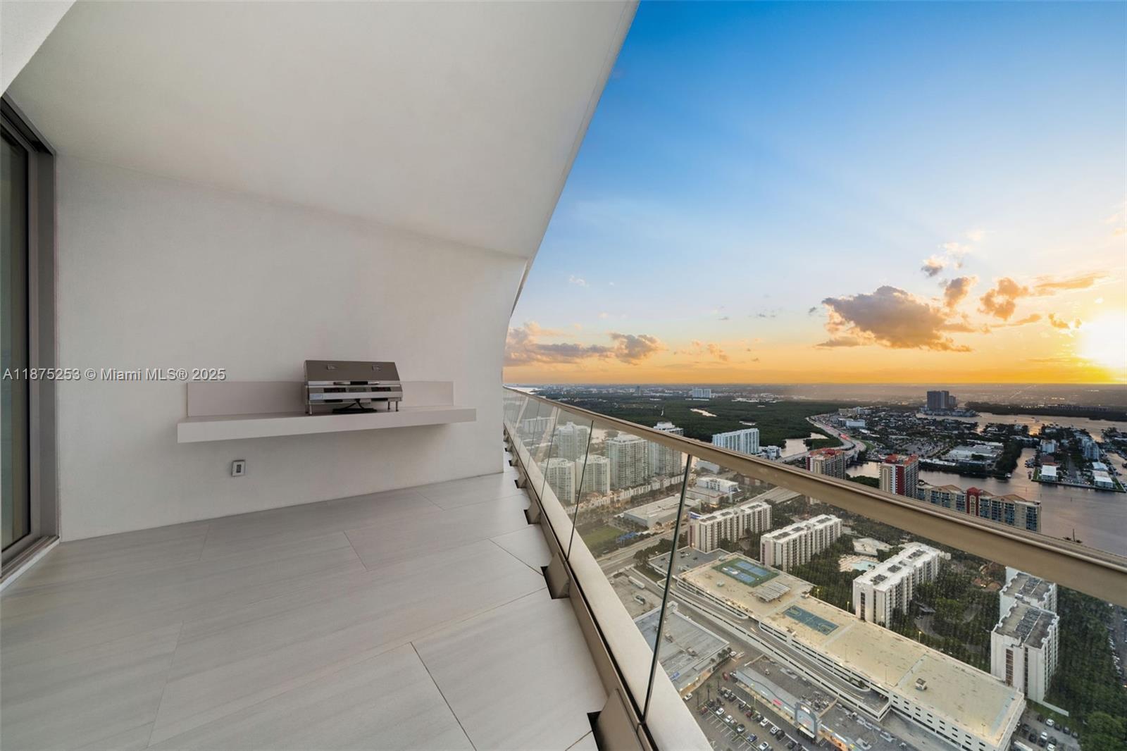 16901 Collins Ave # 5105