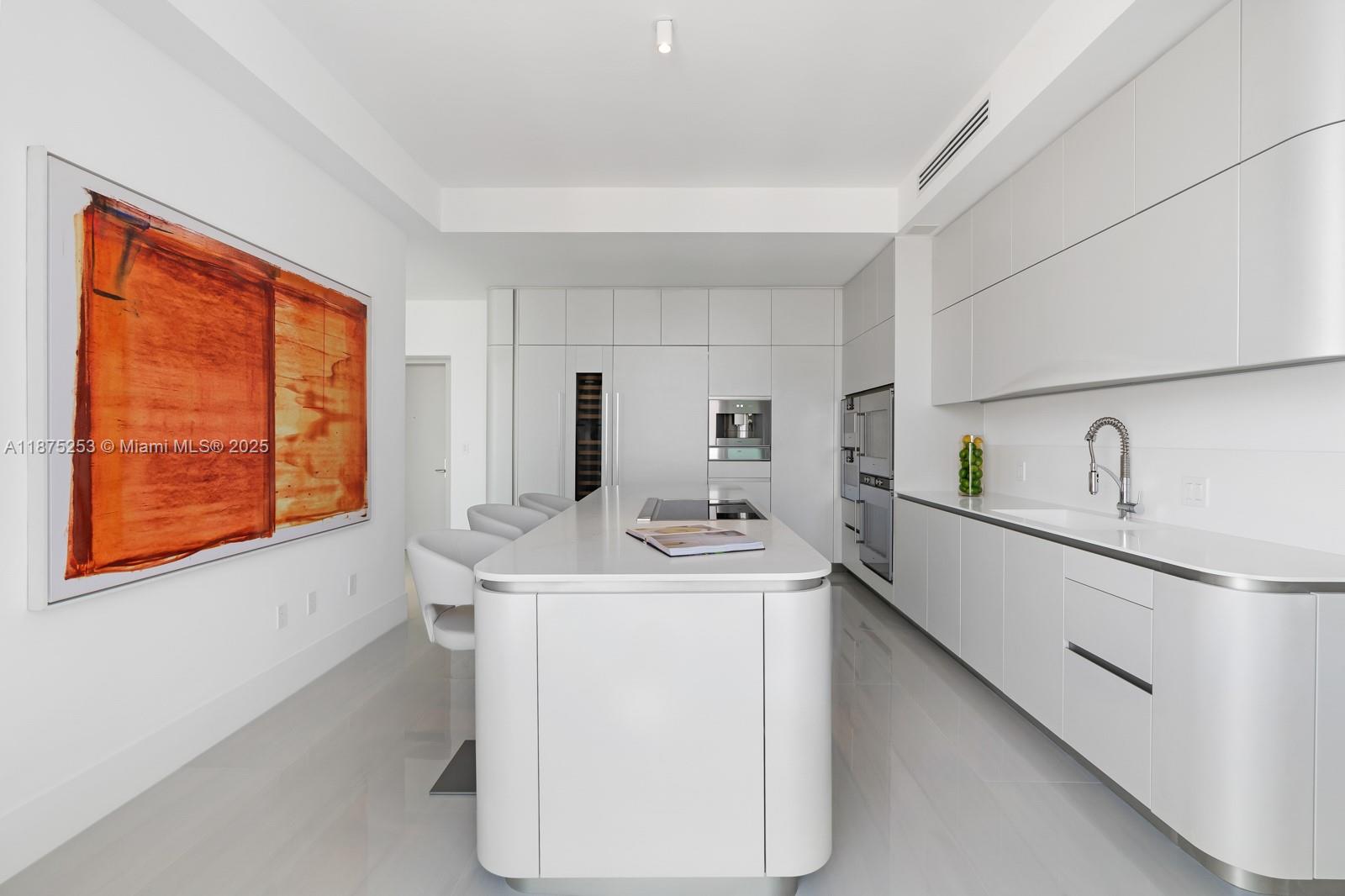 16901 Collins Ave # 5105