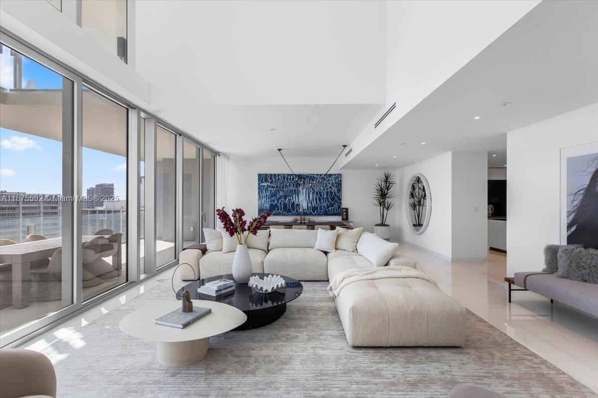 300 Biscayne Blvd Way Unit: 5002 Duplex