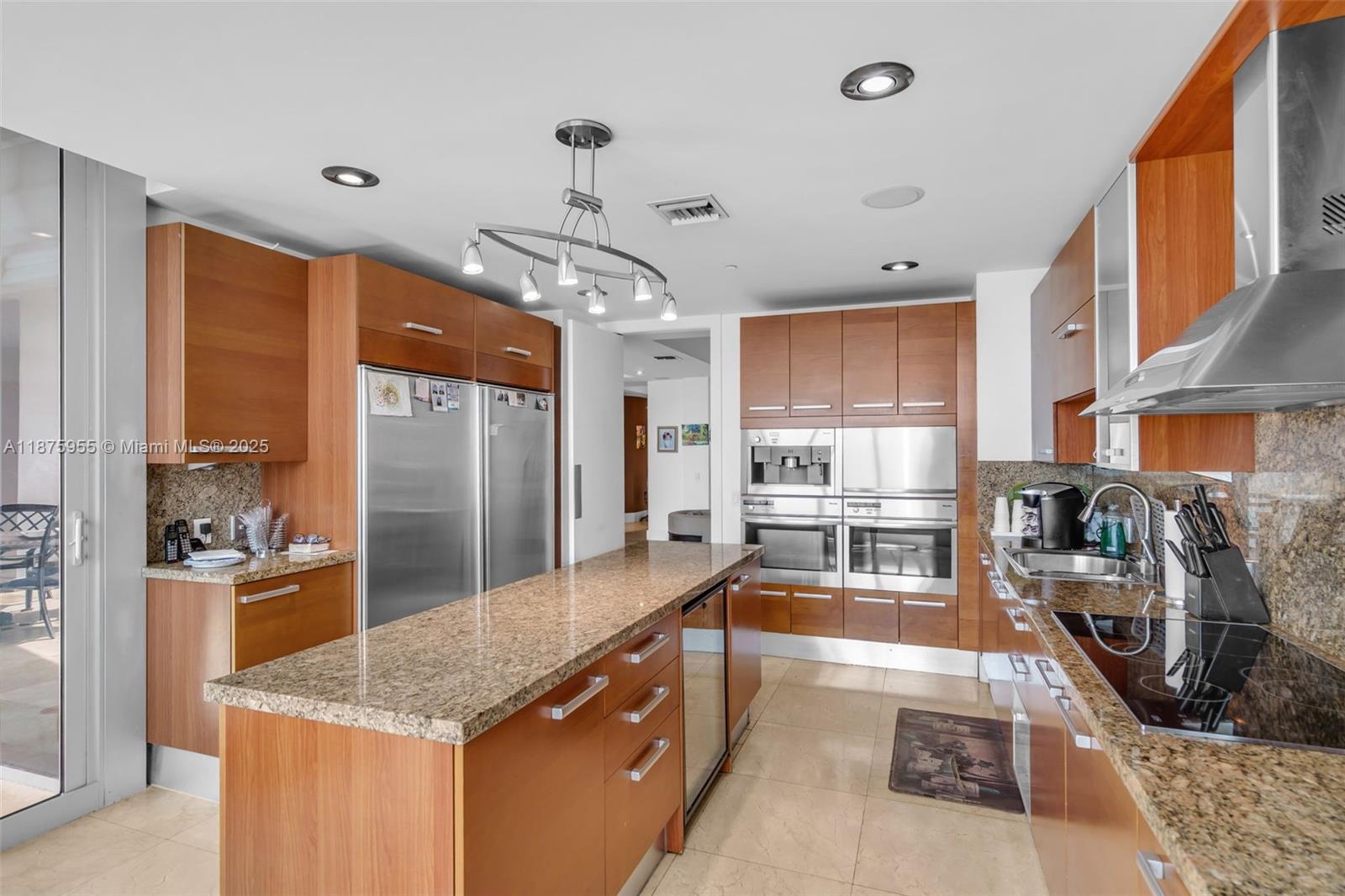 5959 Collins Ave # 804